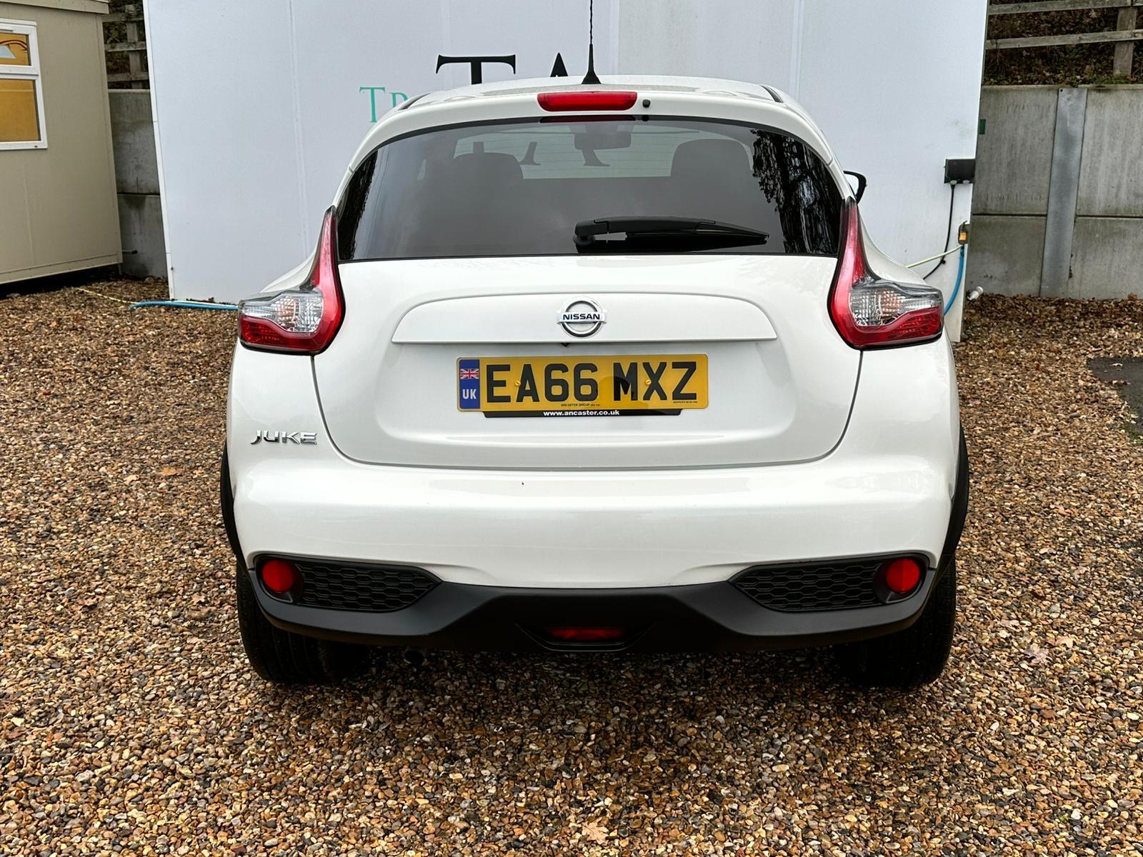 Nissan Juke 1.6 Tekna SUV 5dr Petrol XTRON Euro 6 (117 ps)