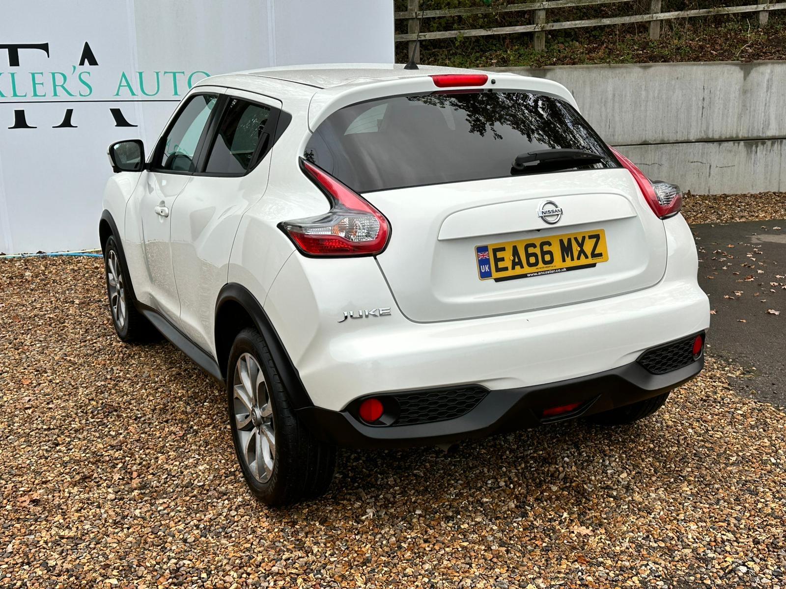 Nissan Juke 1.6 Tekna SUV 5dr Petrol XTRON Euro 6 (117 ps)