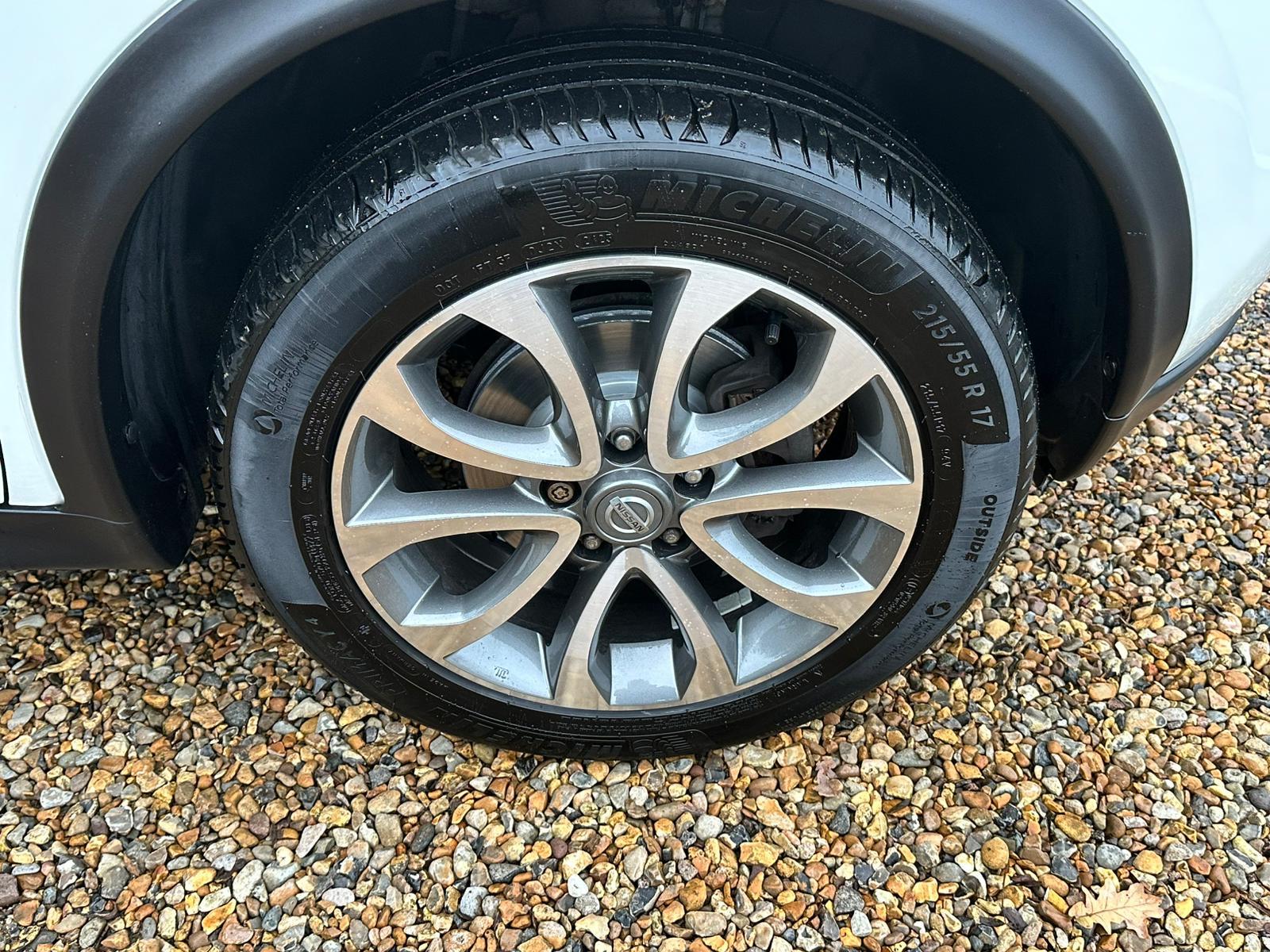 Nissan Juke 1.6 Tekna SUV 5dr Petrol XTRON Euro 6 (117 ps)