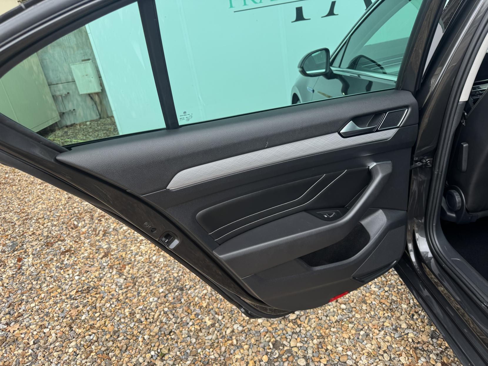 Volkswagen Passat 1.4 TSI 13kWh GTE Advance Saloon 4dr Petrol Plug-in Hybrid DSG Euro 6 (s/s) (218 ps)