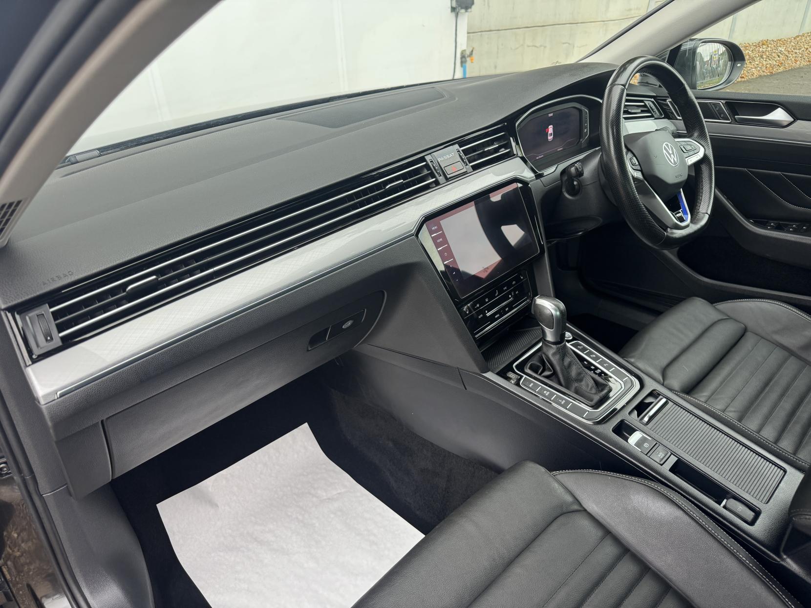 Volkswagen Passat 1.4 TSI 13kWh GTE Advance Saloon 4dr Petrol Plug-in Hybrid DSG Euro 6 (s/s) (218 ps)