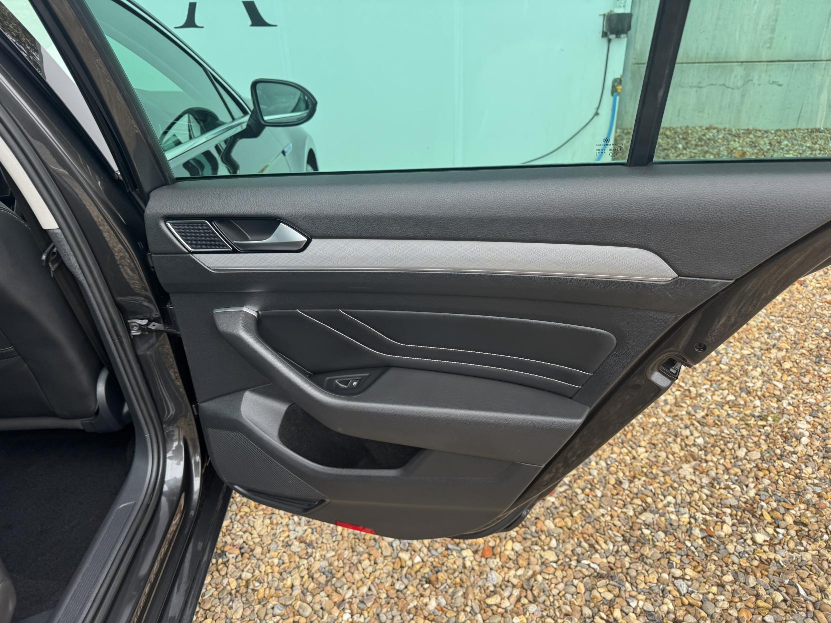 Volkswagen Passat 1.4 TSI 13kWh GTE Advance Saloon 4dr Petrol Plug-in Hybrid DSG Euro 6 (s/s) (218 ps)