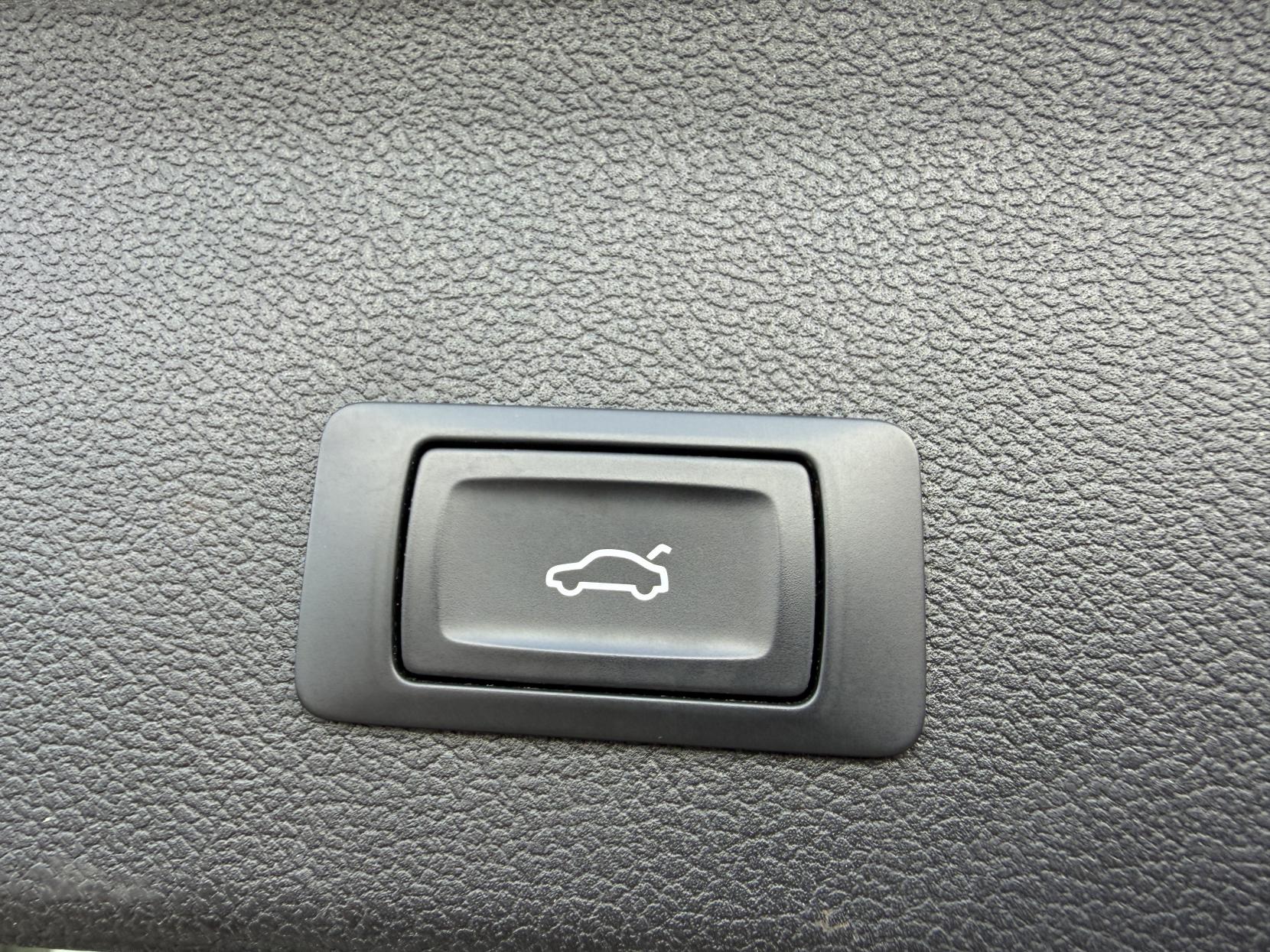 Audi A4 Avant 2.0 TDI S line Estate 5dr Diesel Manual quattro Euro 6 (s/s) (Nav) (190 ps)