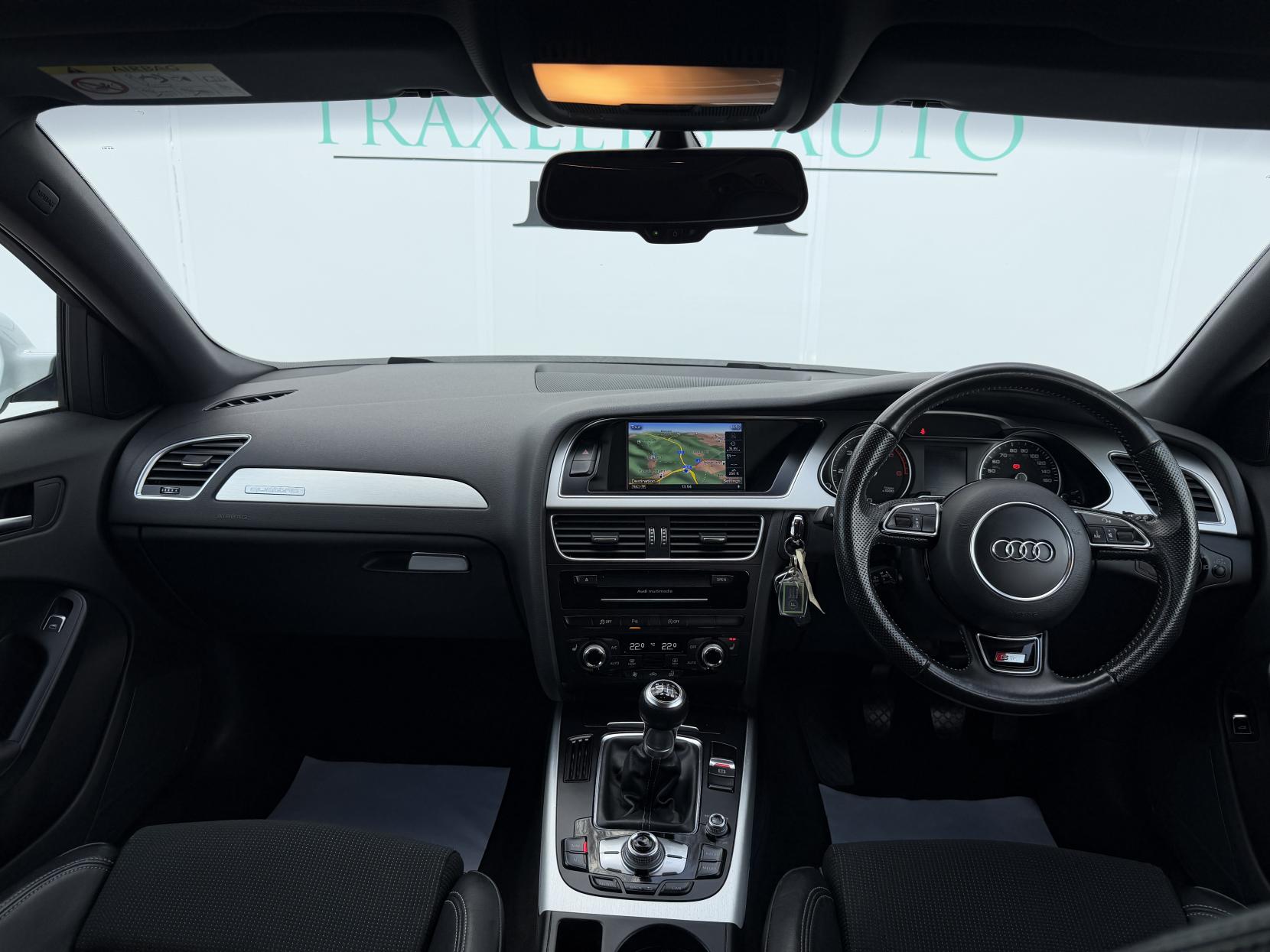 Audi A4 Avant 2.0 TDI S line Estate 5dr Diesel Manual quattro Euro 6 (s/s) (Nav) (190 ps)