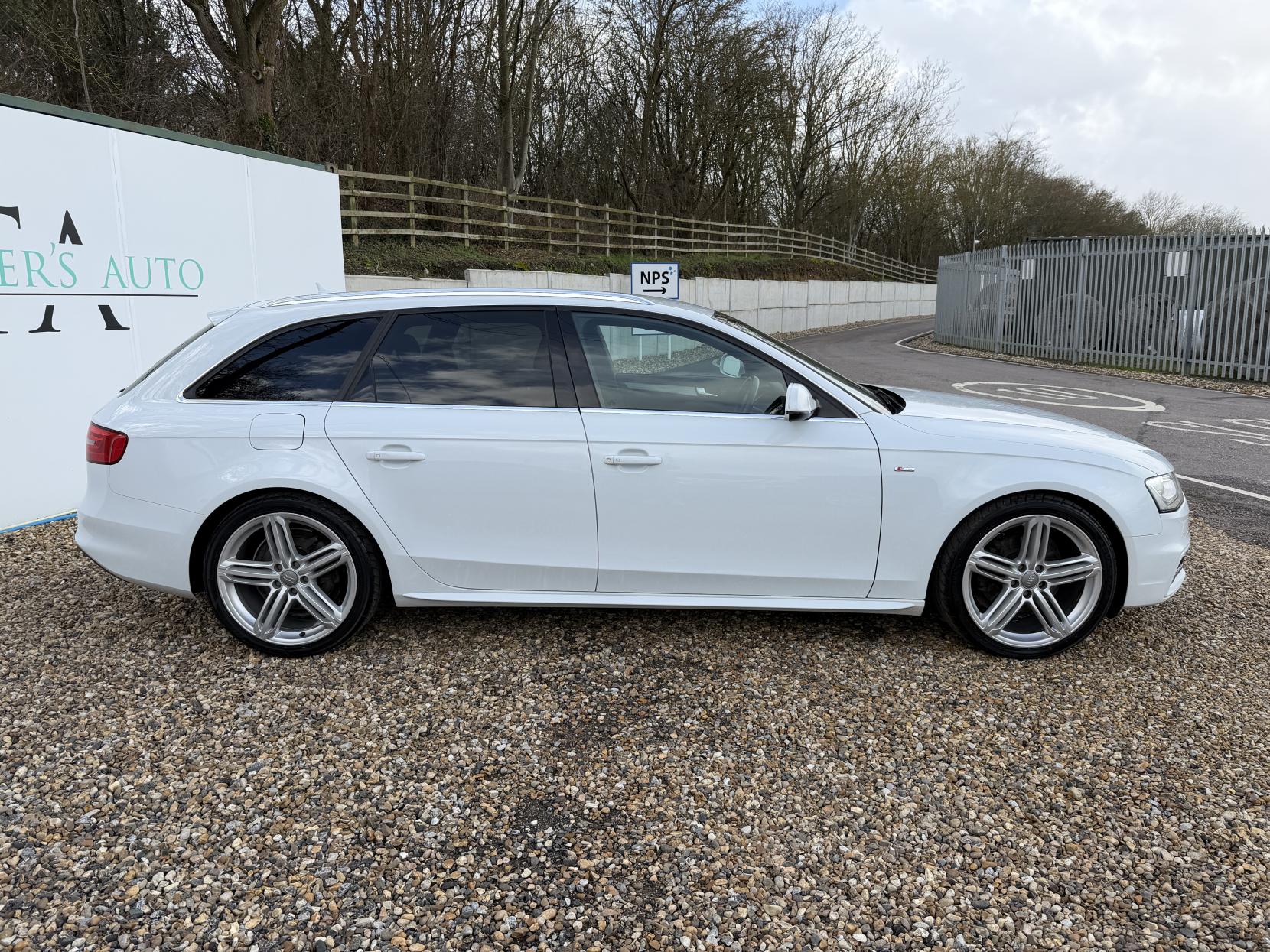 Audi A4 Avant 2.0 TDI S line Estate 5dr Diesel Manual quattro Euro 6 (s/s) (Nav) (190 ps)