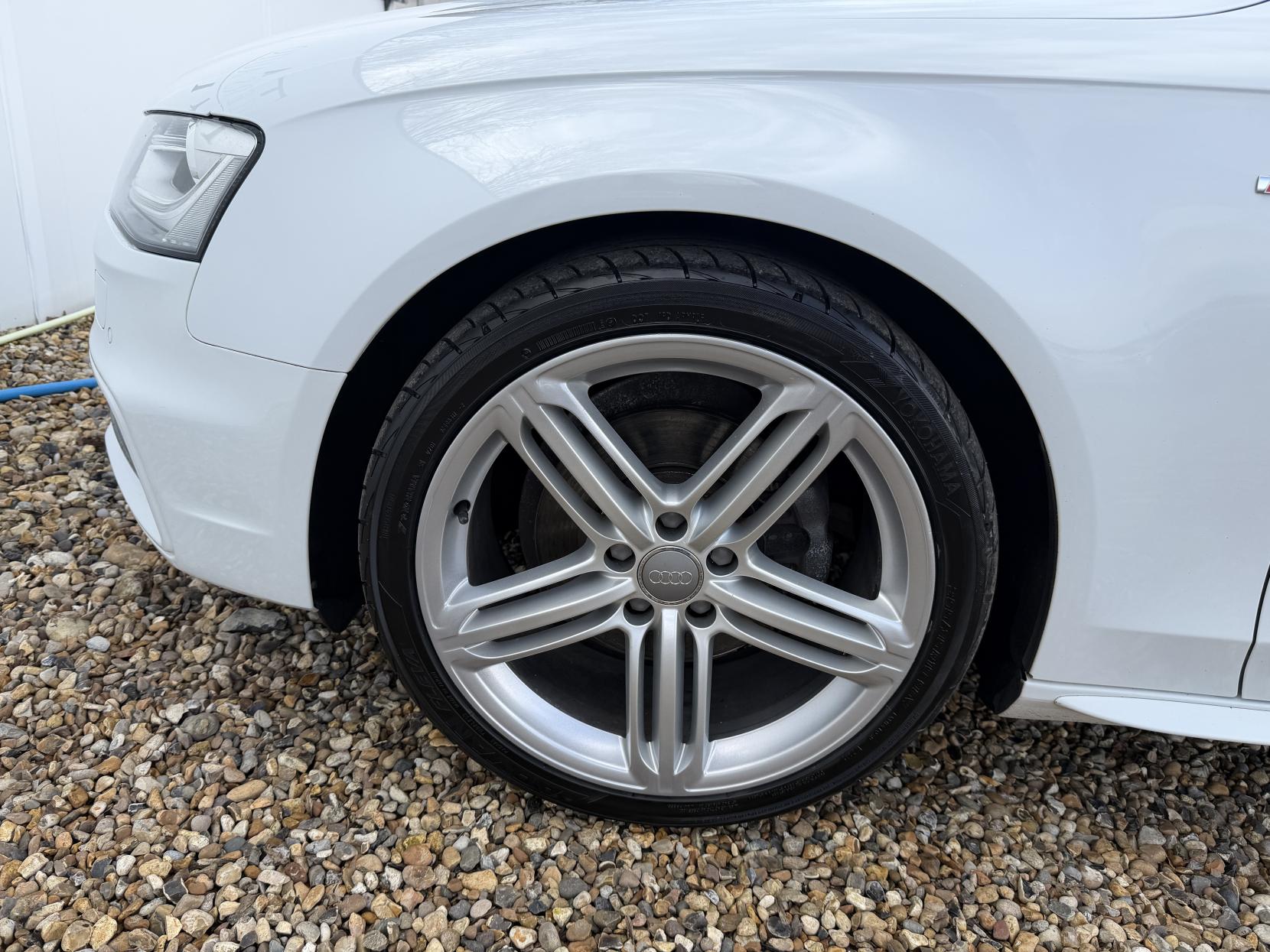 Audi A4 Avant 2.0 TDI S line Estate 5dr Diesel Manual quattro Euro 6 (s/s) (Nav) (190 ps)