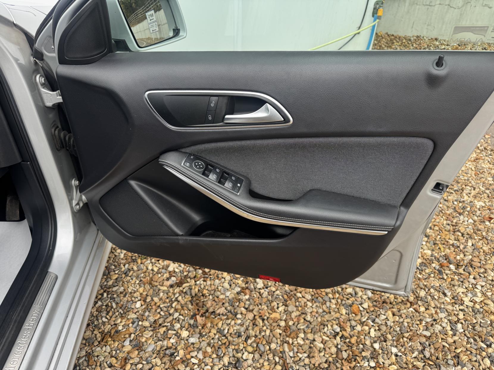 Mercedes-Benz A Class 1.6 A180 SE Hatchback 5dr Petrol Manual Euro 6 (s/s) (122 ps)