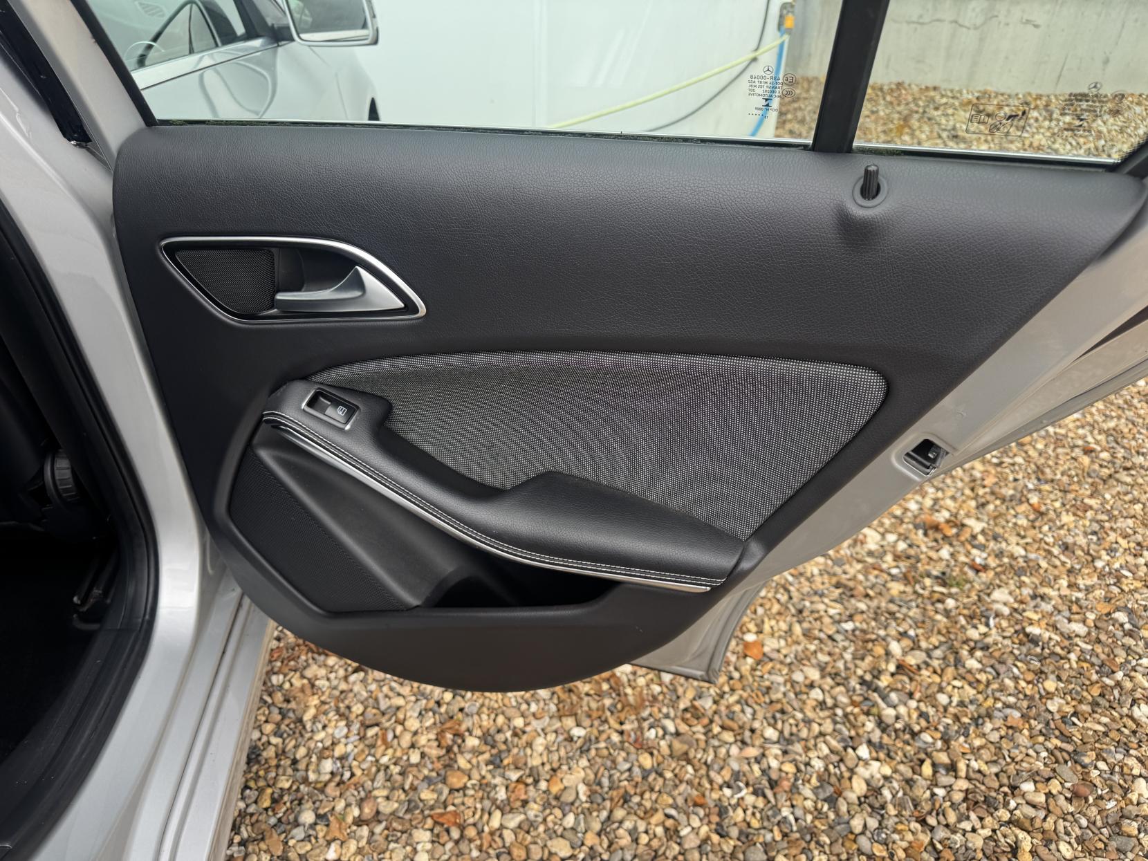 Mercedes-Benz A Class 1.6 A180 SE Hatchback 5dr Petrol Manual Euro 6 (s/s) (122 ps)