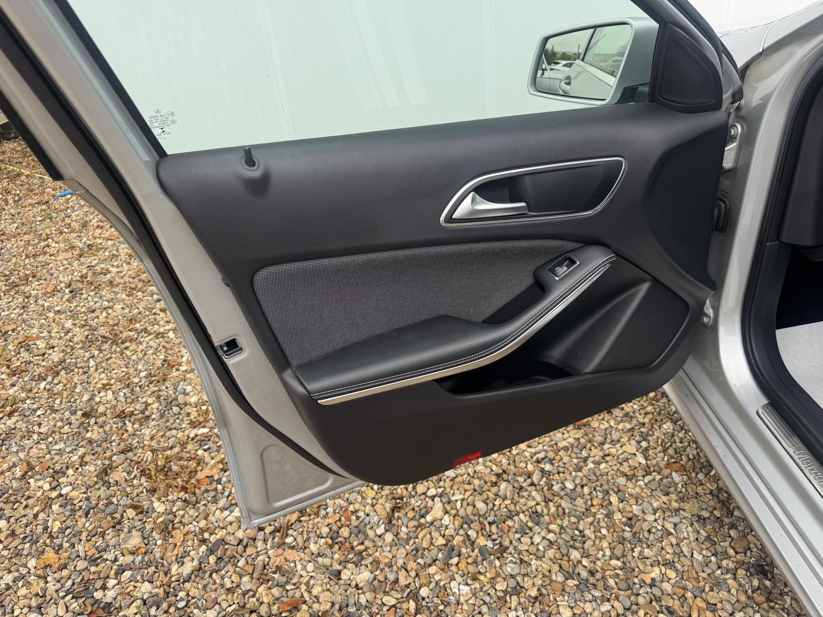 Mercedes-Benz A Class 1.6 A180 SE Hatchback 5dr Petrol Manual Euro 6 (s/s) (122 ps)