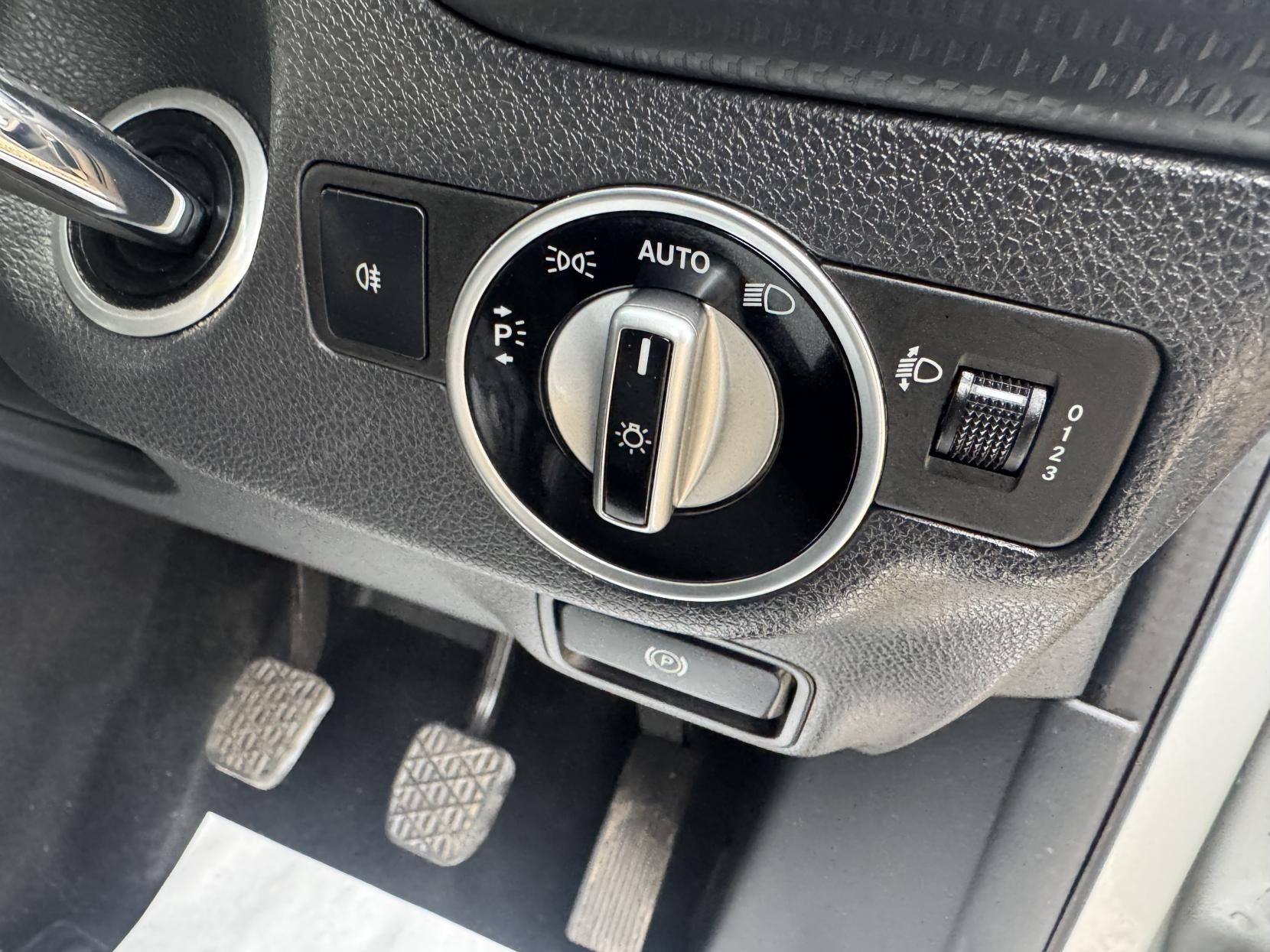 Mercedes-Benz A Class 1.6 A180 SE Hatchback 5dr Petrol Manual Euro 6 (s/s) (122 ps)