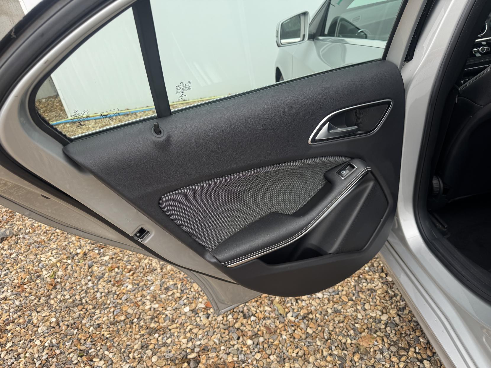 Mercedes-Benz A Class 1.6 A180 SE Hatchback 5dr Petrol Manual Euro 6 (s/s) (122 ps)