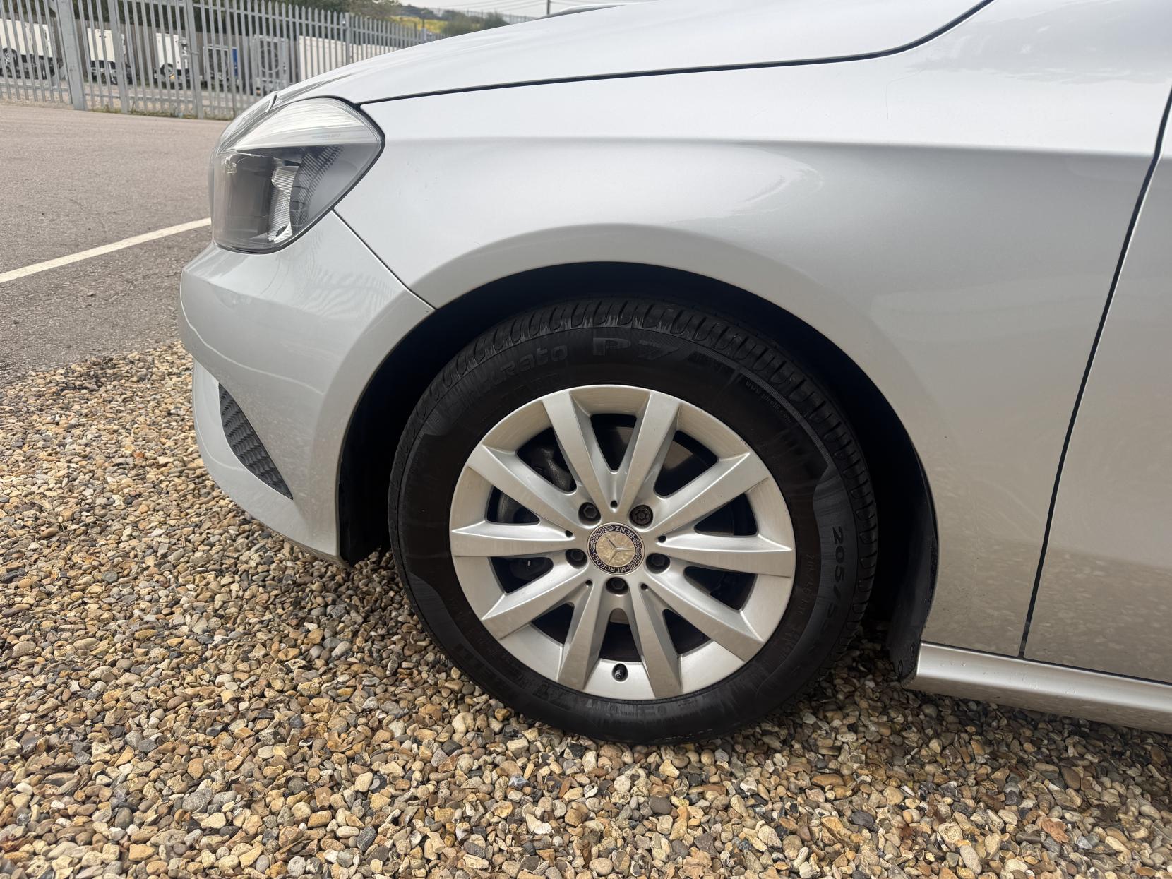 Mercedes-Benz A Class 1.6 A180 SE Hatchback 5dr Petrol Manual Euro 6 (s/s) (122 ps)