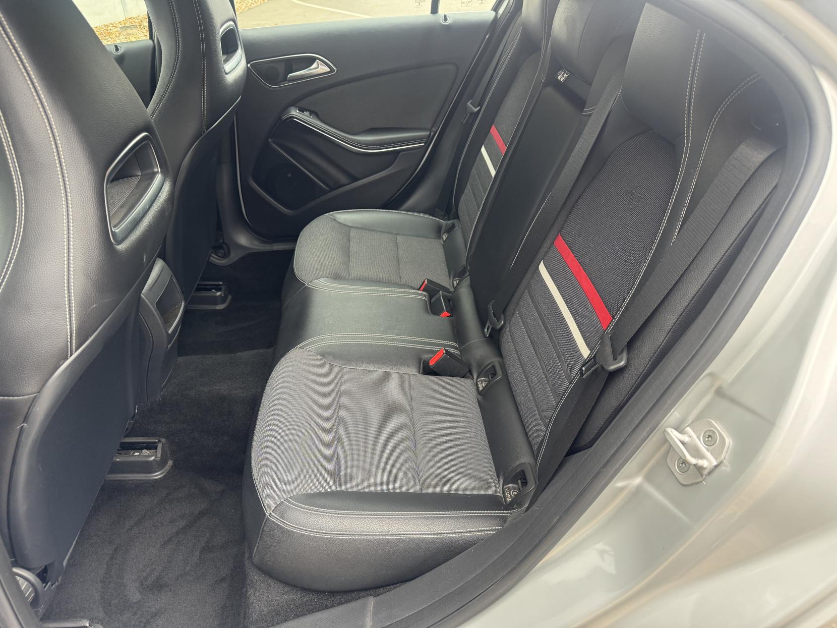 Mercedes-Benz A Class 1.6 A180 SE Hatchback 5dr Petrol Manual Euro 6 (s/s) (122 ps)