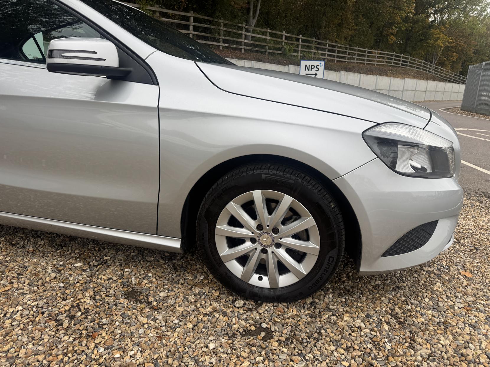 Mercedes-Benz A Class 1.6 A180 SE Hatchback 5dr Petrol Manual Euro 6 (s/s) (122 ps)