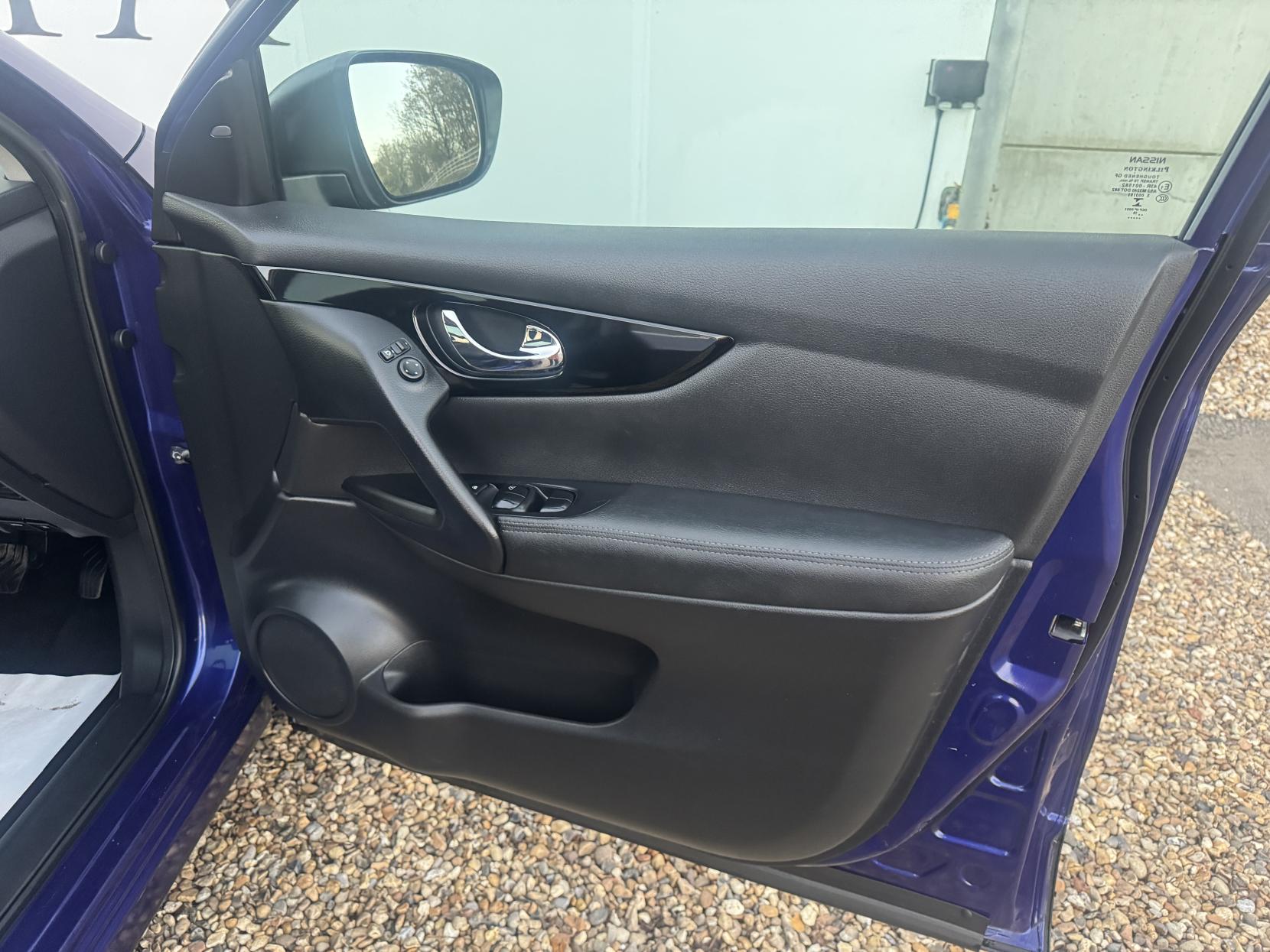 Nissan Qashqai 1.2 DIG-T Tekna SUV 5dr Petrol XTRON 2WD Euro 6 (s/s) (115 ps)