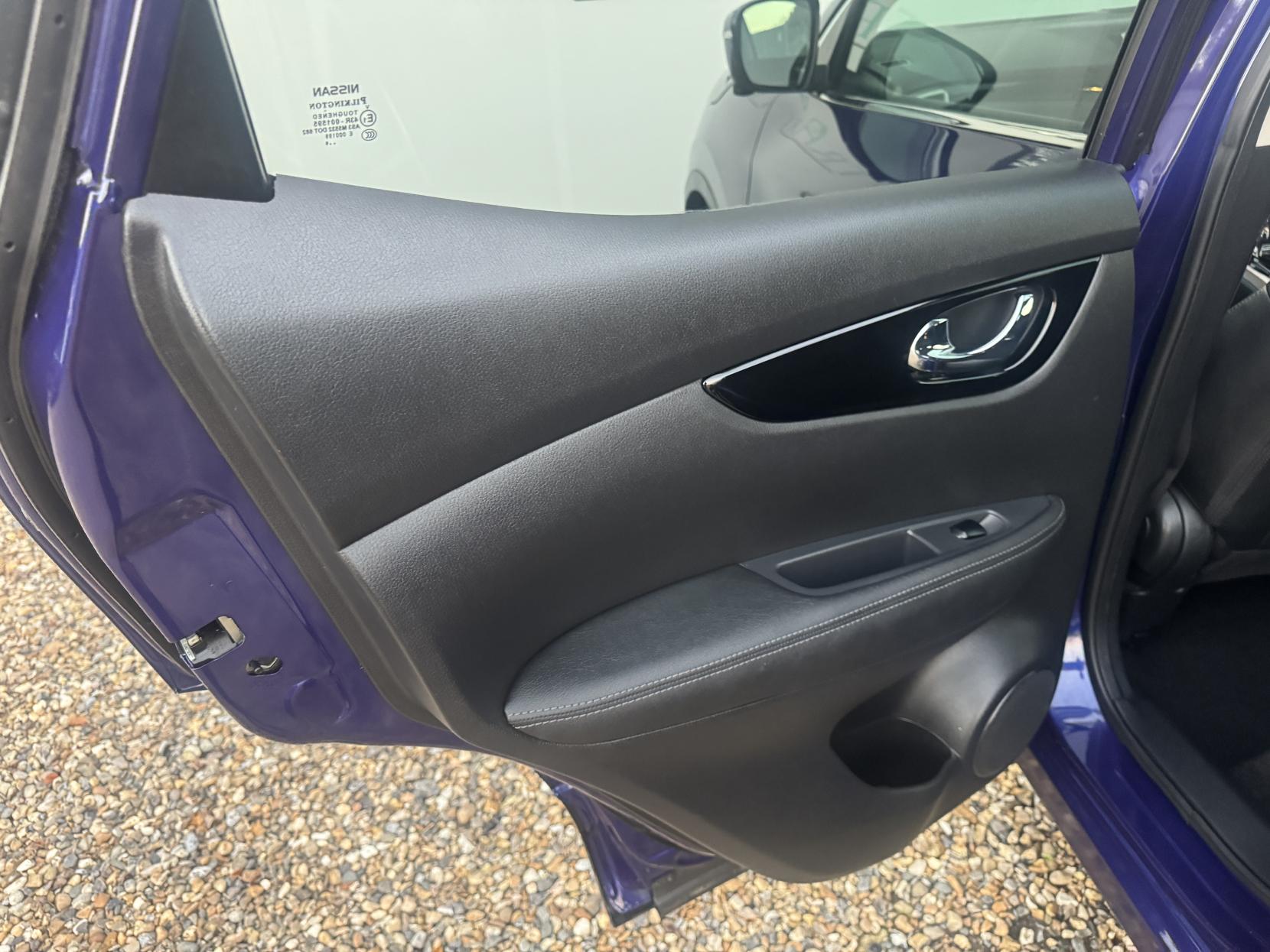 Nissan Qashqai 1.2 DIG-T Tekna SUV 5dr Petrol XTRON 2WD Euro 6 (s/s) (115 ps)