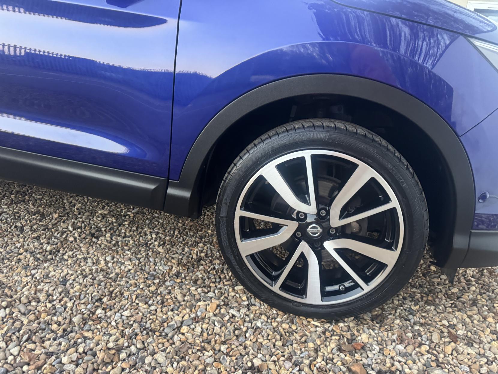 Nissan Qashqai 1.2 DIG-T Tekna SUV 5dr Petrol XTRON 2WD Euro 6 (s/s) (115 ps)