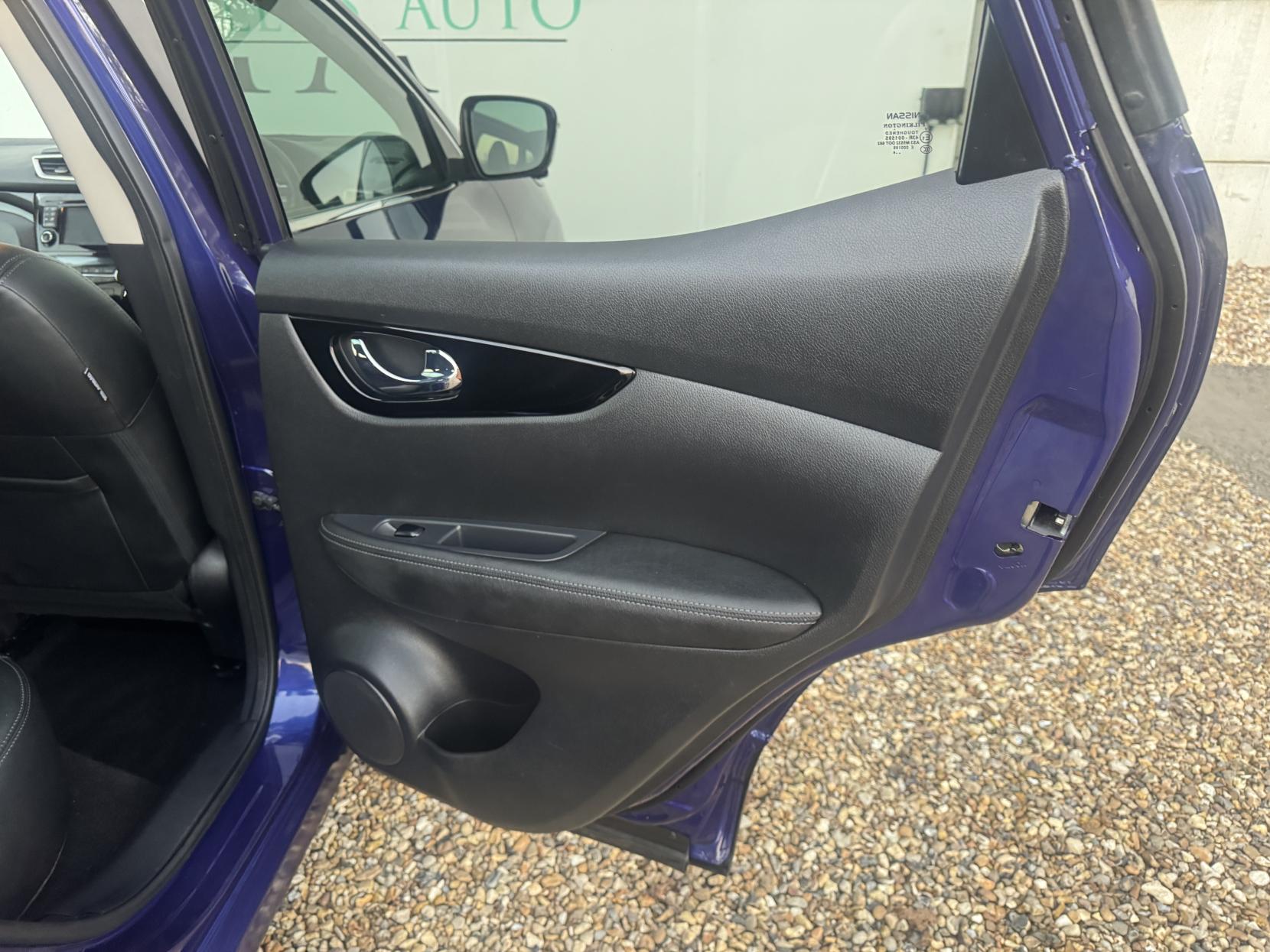 Nissan Qashqai 1.2 DIG-T Tekna SUV 5dr Petrol XTRON 2WD Euro 6 (s/s) (115 ps)