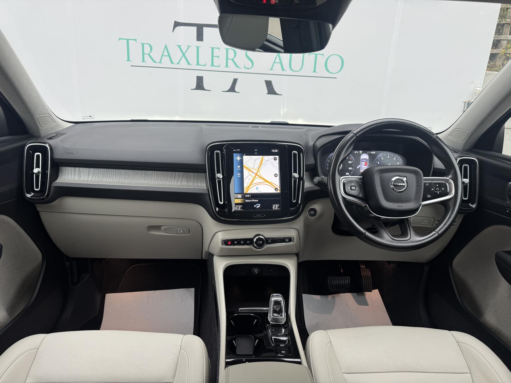 Volvo XC40 2.0 B4 MHEV Inscription SUV 5dr Petrol Hybrid Auto Euro 6 (s/s) (197 ps)