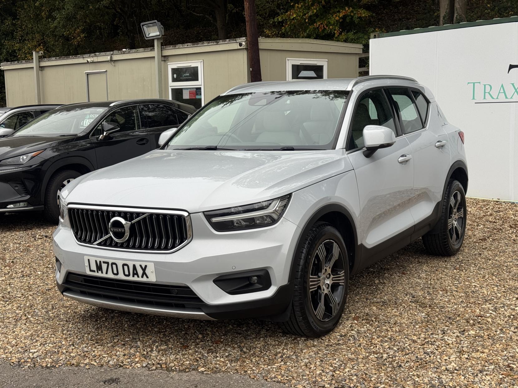 Volvo XC40 2.0 B4 MHEV Inscription SUV 5dr Petrol Hybrid Auto Euro 6 (s/s) (197 ps)