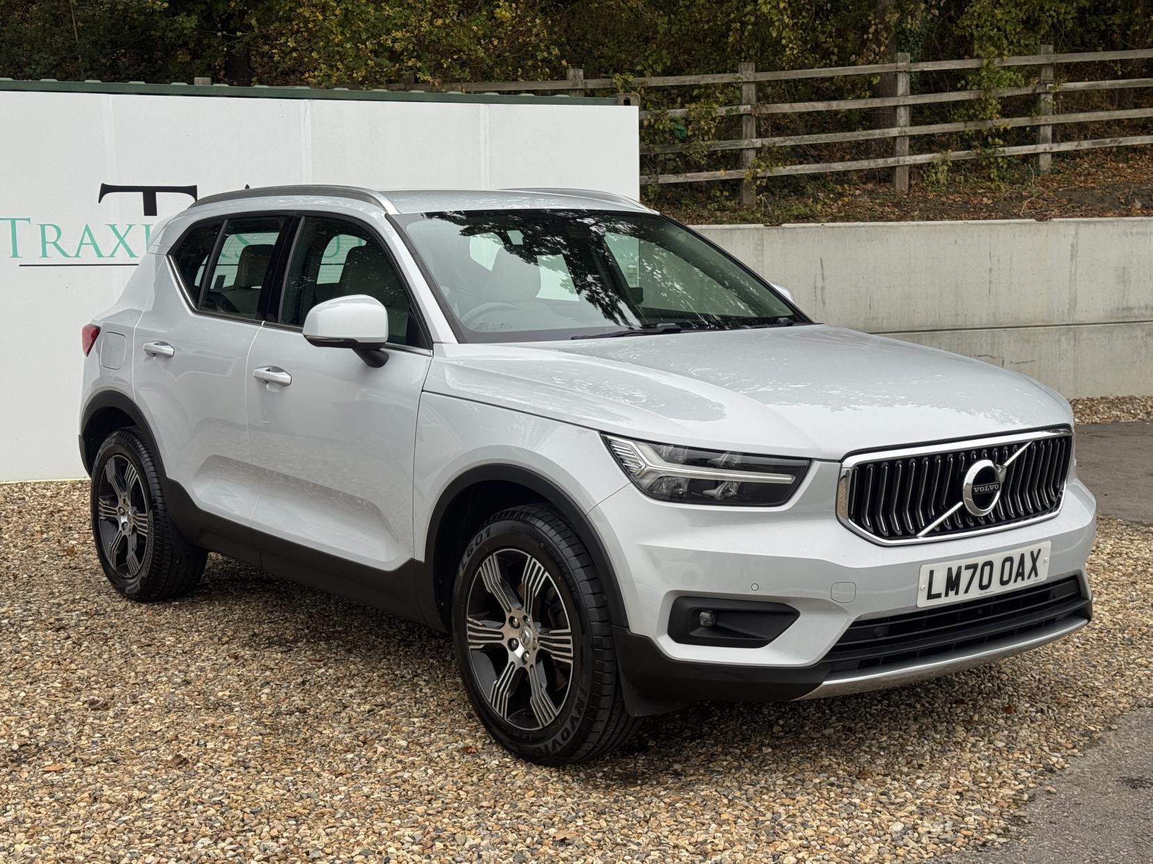 Volvo XC40 2.0 B4 MHEV Inscription SUV 5dr Petrol Hybrid Auto Euro 6 (s/s) (197 ps)