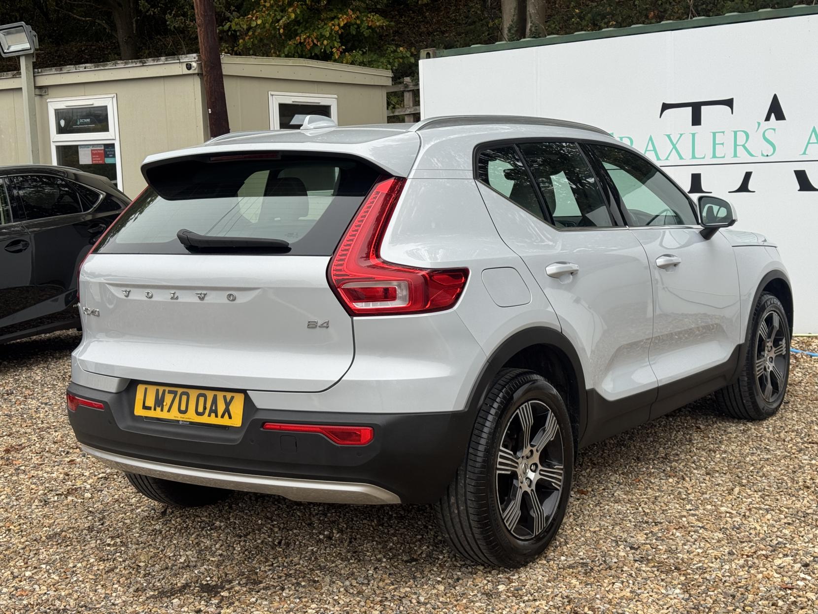 Volvo XC40 2.0 B4 MHEV Inscription SUV 5dr Petrol Hybrid Auto Euro 6 (s/s) (197 ps)