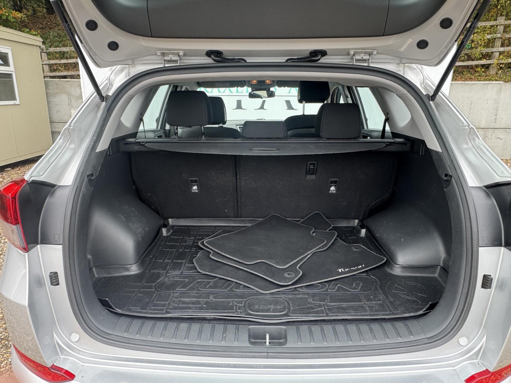 Hyundai TUCSON 1.7 CRDi Blue Drive SE Nav SUV 5dr Diesel DCT Euro 6 (s/s) (141 ps)