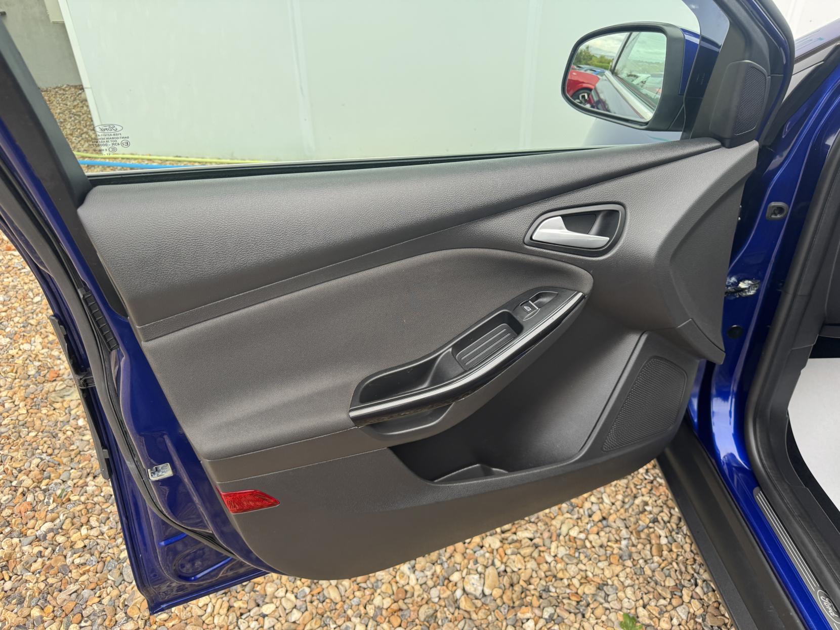 Ford Focus 1.0T EcoBoost Titanium Estate 5dr Petrol Auto Euro 6 (s/s) (125 ps)