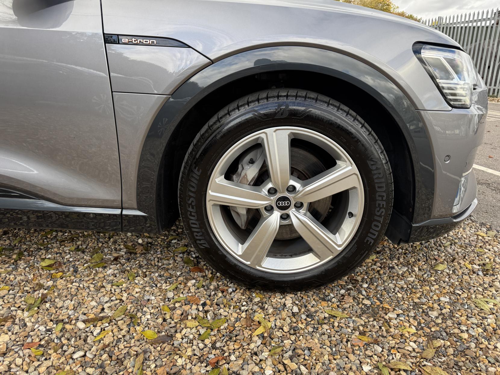 Audi e-tron 50 Technik SUV 5dr Electric Auto quattro 71.2kWh (11kW Charger) (313 ps)