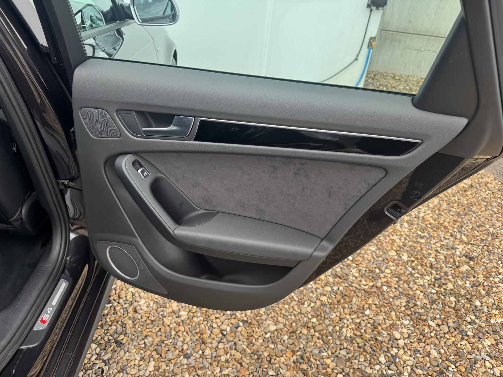 Audi S4 3.0 TFSI V6 Black Edition Saloon 4dr Petrol S Tronic quattro Euro 5 (s/s) (333 ps)