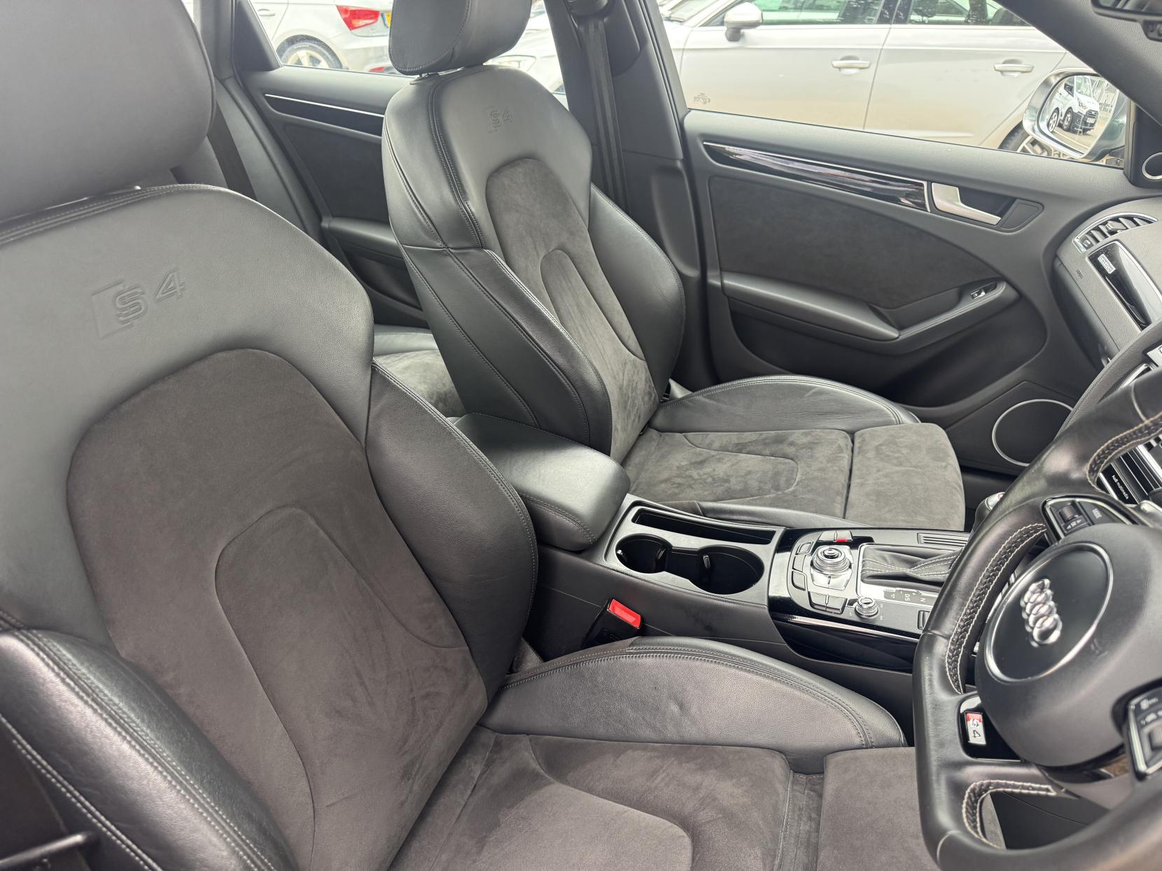 Audi S4 3.0 TFSI V6 Black Edition Saloon 4dr Petrol S Tronic quattro Euro 5 (s/s) (333 ps)