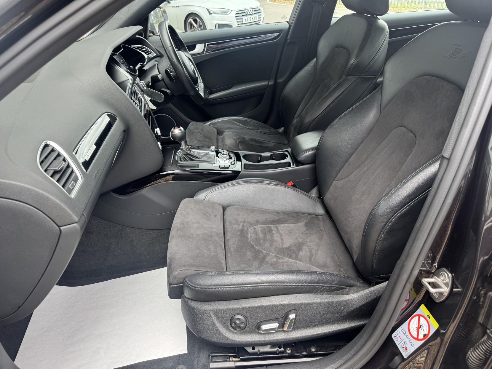 Audi S4 3.0 TFSI V6 Black Edition Saloon 4dr Petrol S Tronic quattro Euro 5 (s/s) (333 ps)