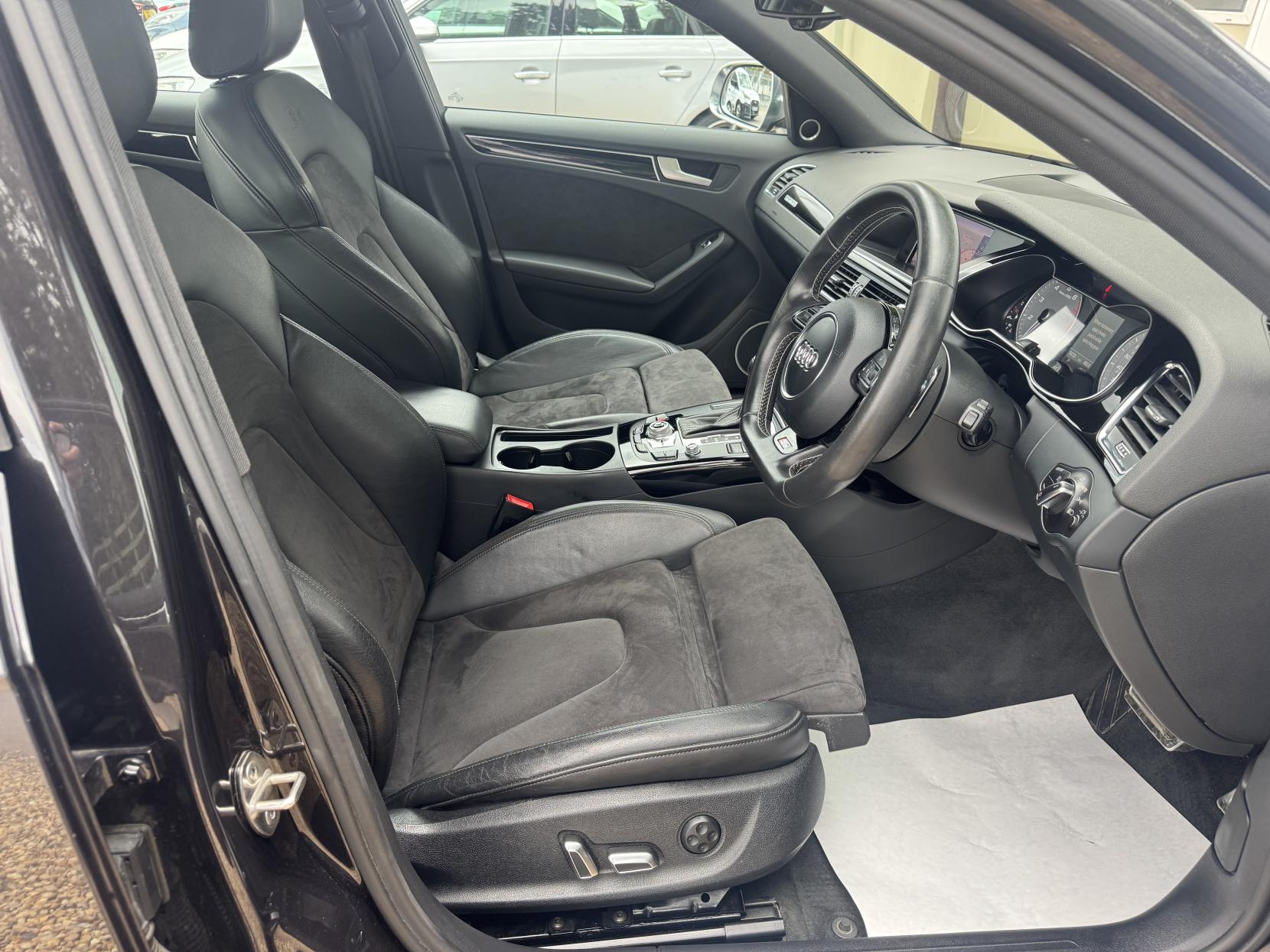 Audi S4 3.0 TFSI V6 Black Edition Saloon 4dr Petrol S Tronic quattro Euro 5 (s/s) (333 ps)
