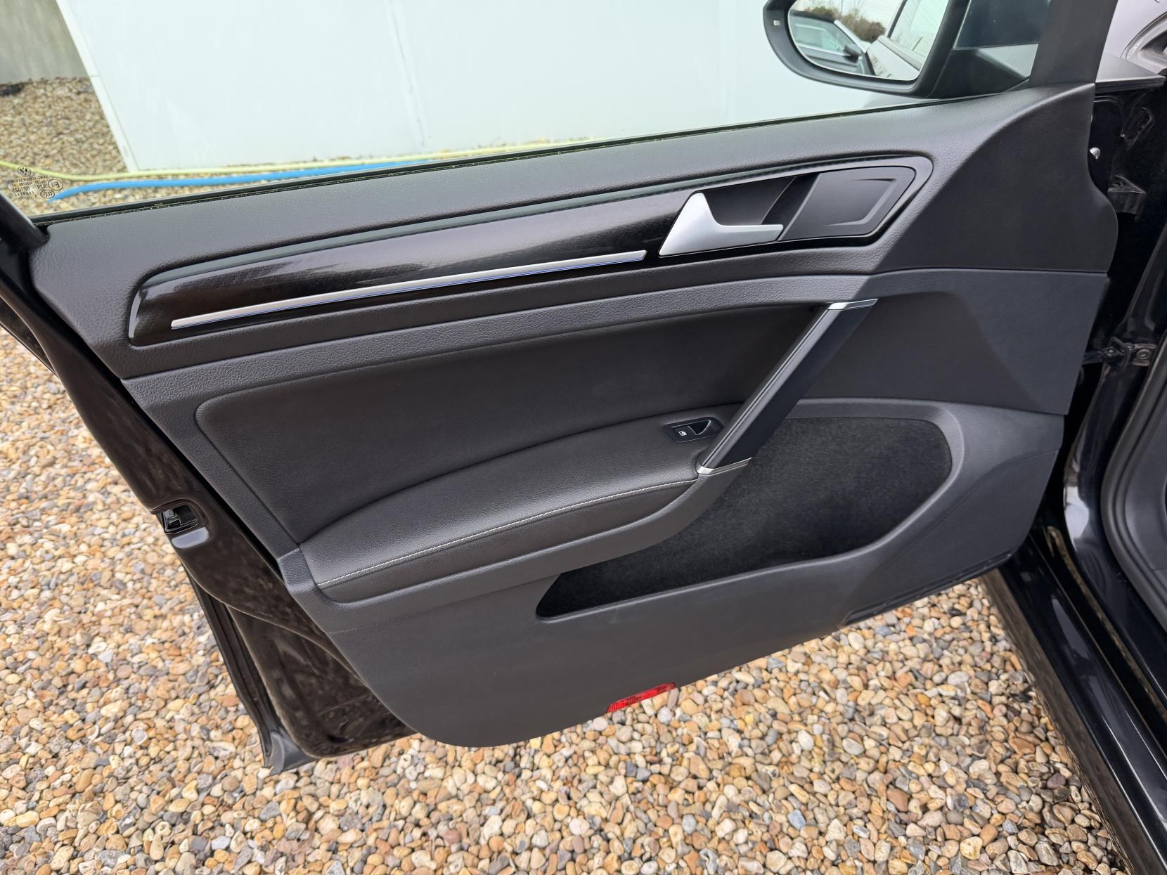 Volkswagen Golf 2.0 TSI BlueMotion Tech R Estate 5dr Petrol DSG 4MOTION Euro 6 (s/s) (300 ps)