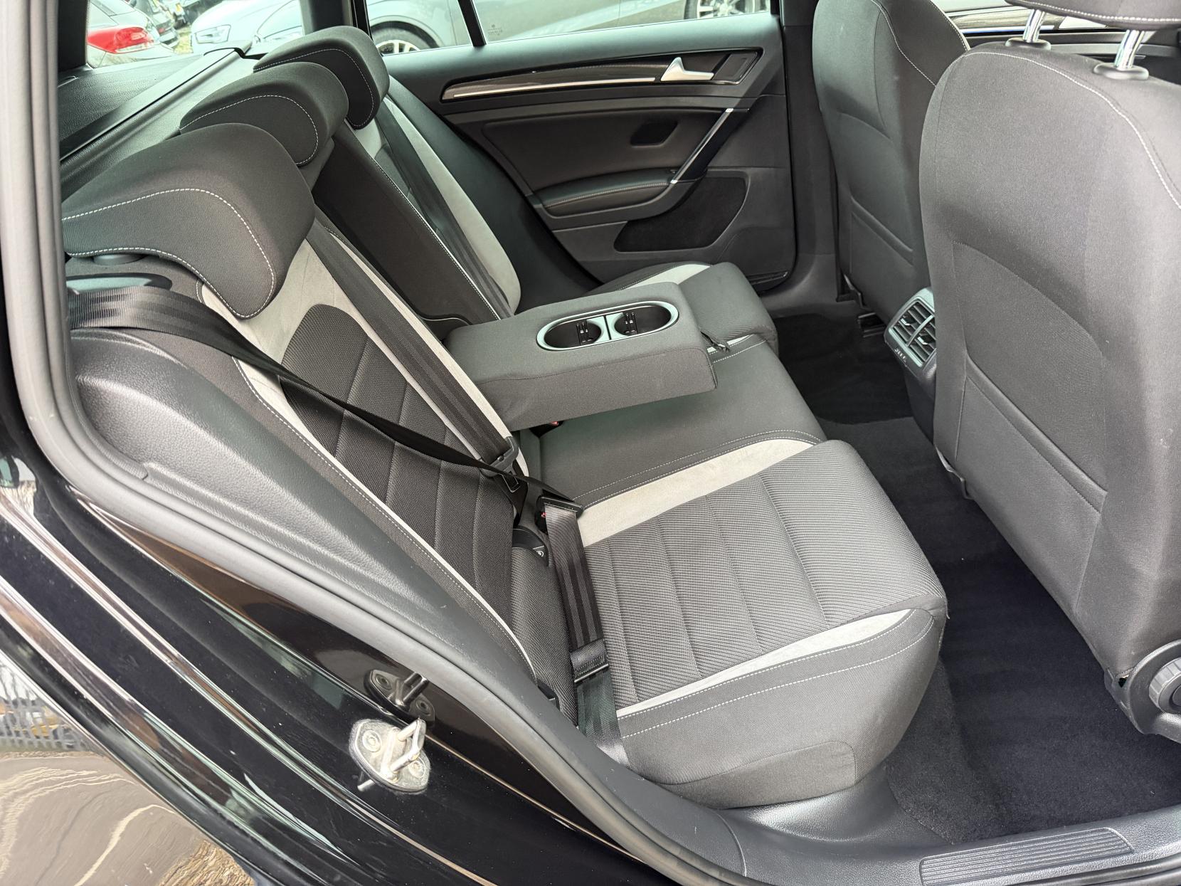 Volkswagen Golf 2.0 TSI BlueMotion Tech R Estate 5dr Petrol DSG 4MOTION Euro 6 (s/s) (300 ps)