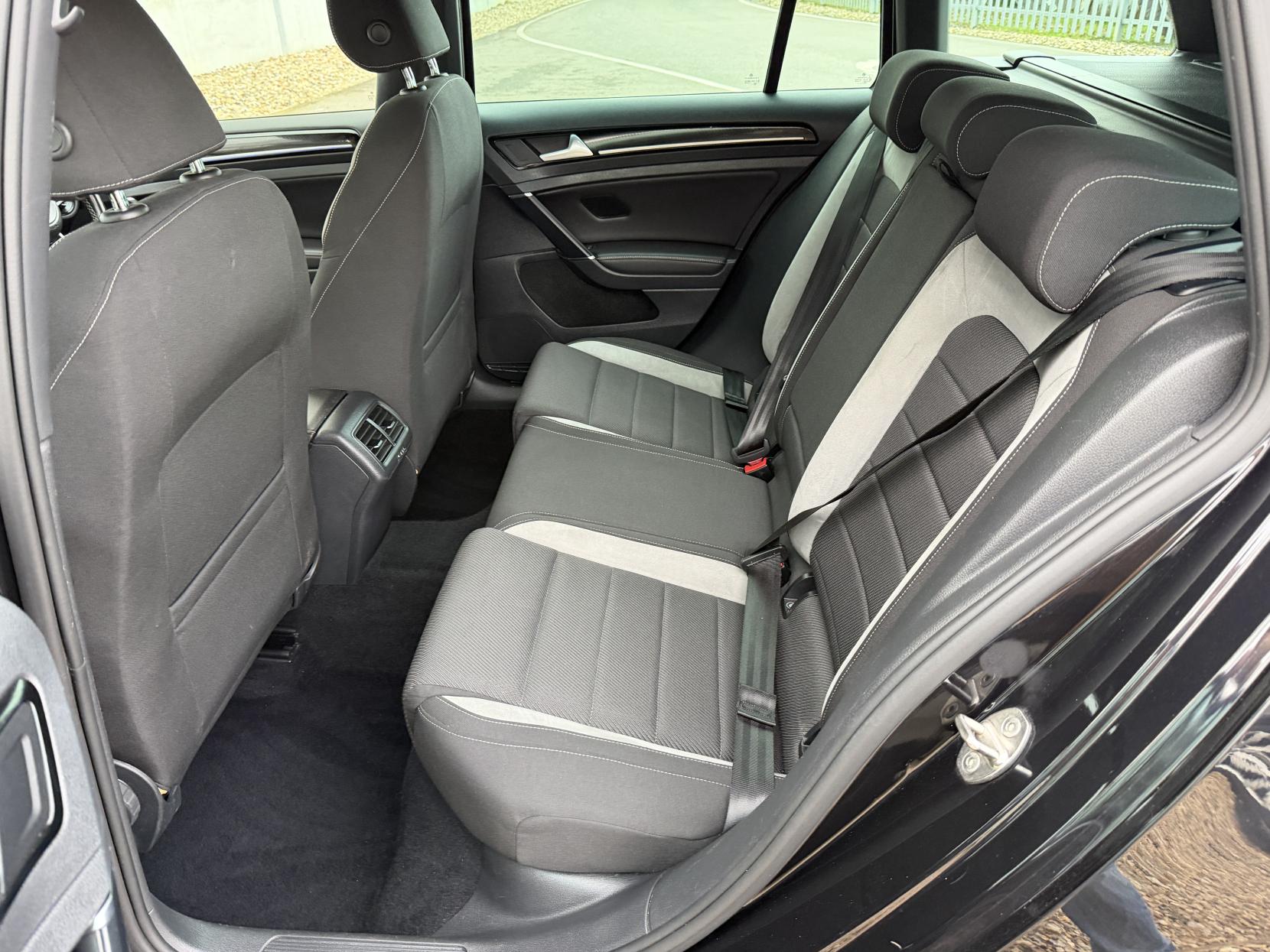 Volkswagen Golf 2.0 TSI BlueMotion Tech R Estate 5dr Petrol DSG 4MOTION Euro 6 (s/s) (300 ps)