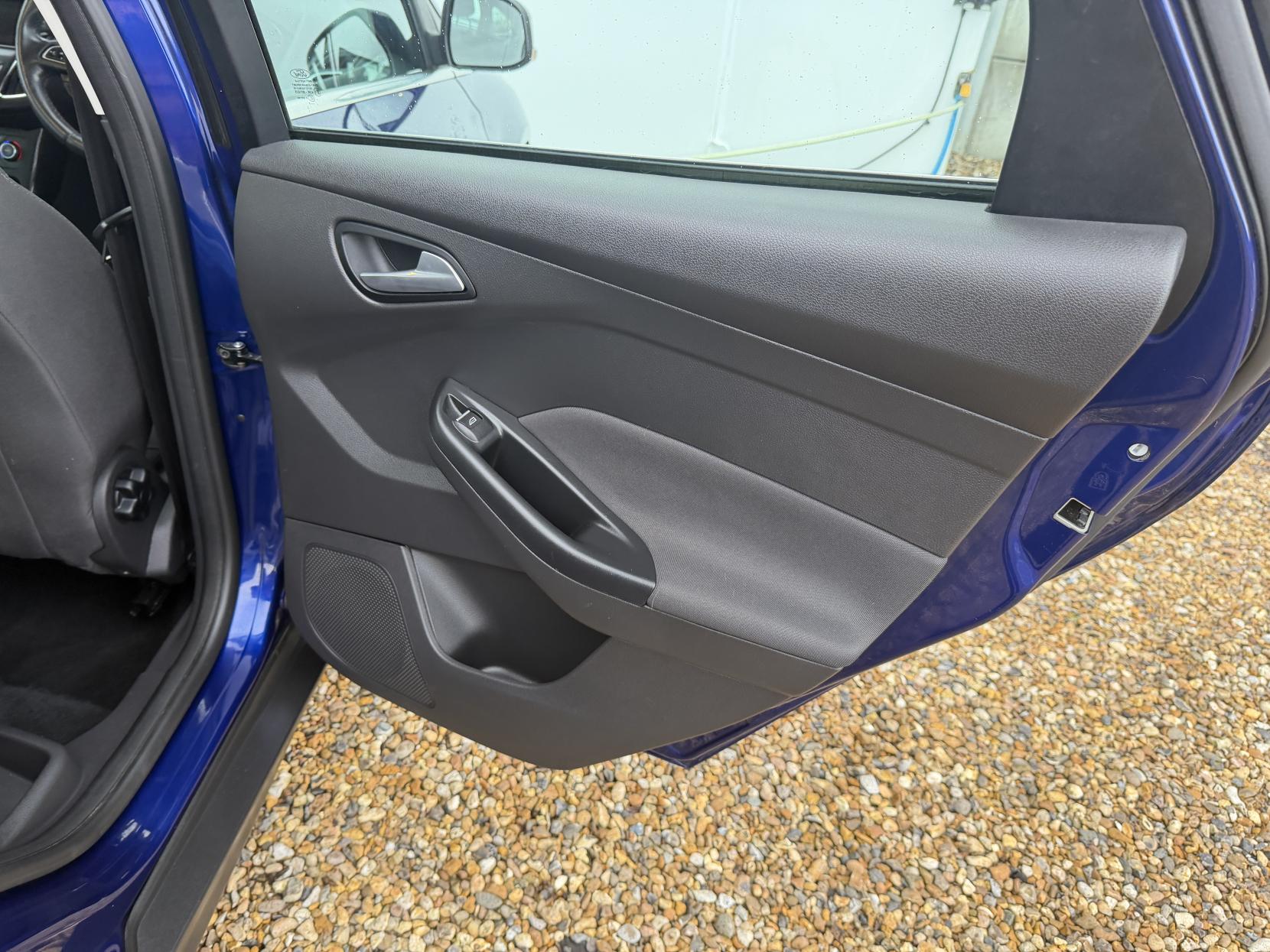 Ford Focus 1.0T EcoBoost Titanium Hatchback 5dr Petrol Auto Euro 6 (s/s) (125 ps)