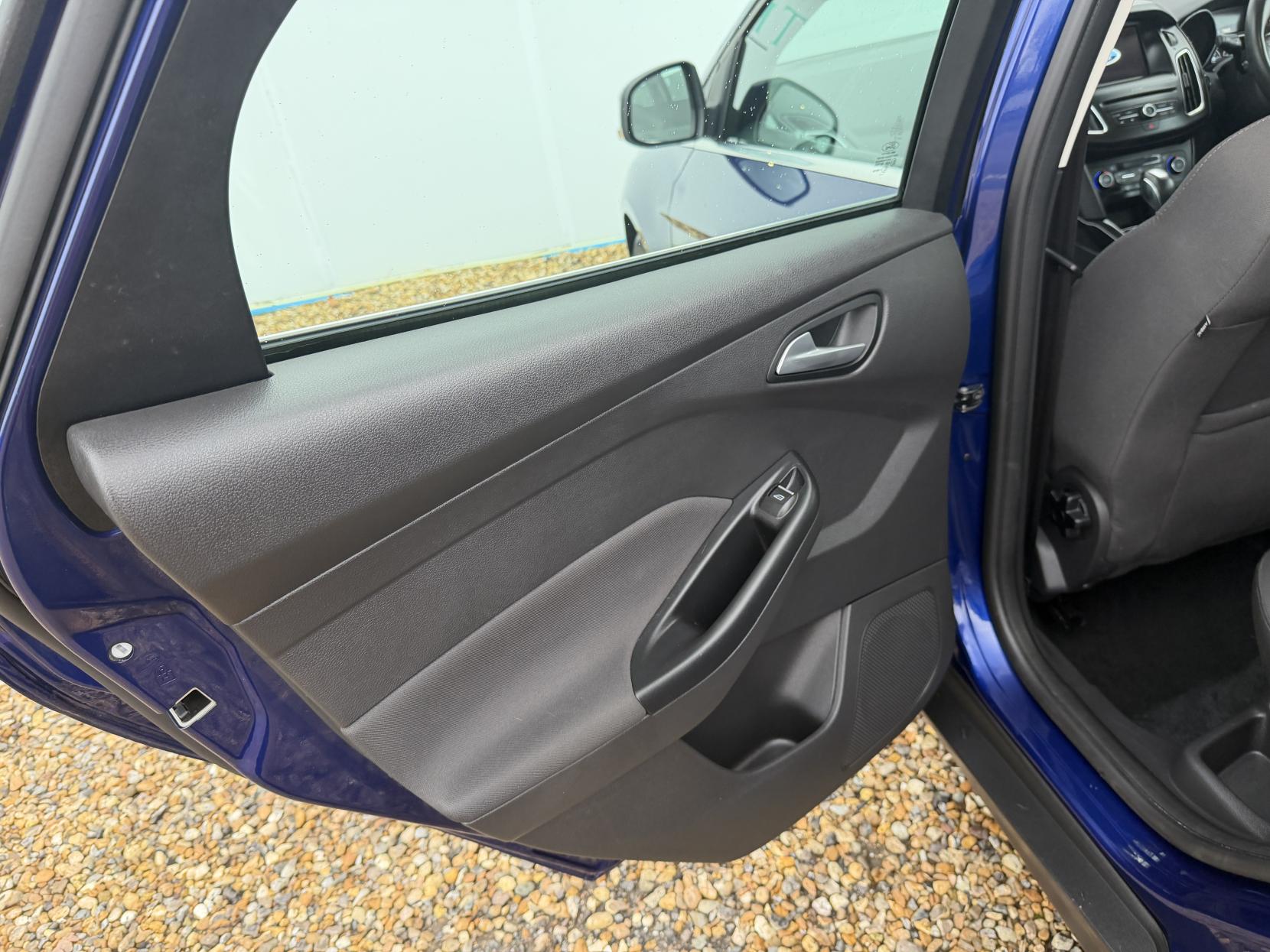 Ford Focus 1.0T EcoBoost Titanium Hatchback 5dr Petrol Auto Euro 6 (s/s) (125 ps)