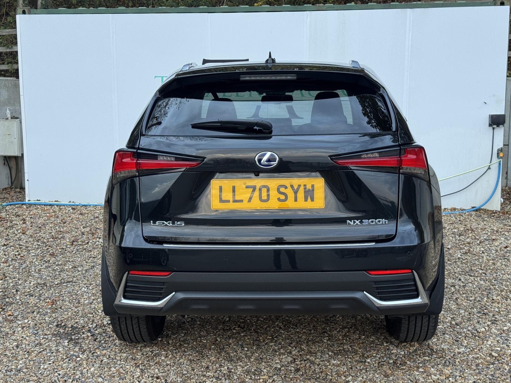 Lexus NX 2.5 300h GPF SUV 5dr Petrol Hybrid E-CVT 4WD Euro 6 (s/s) (197 ps)