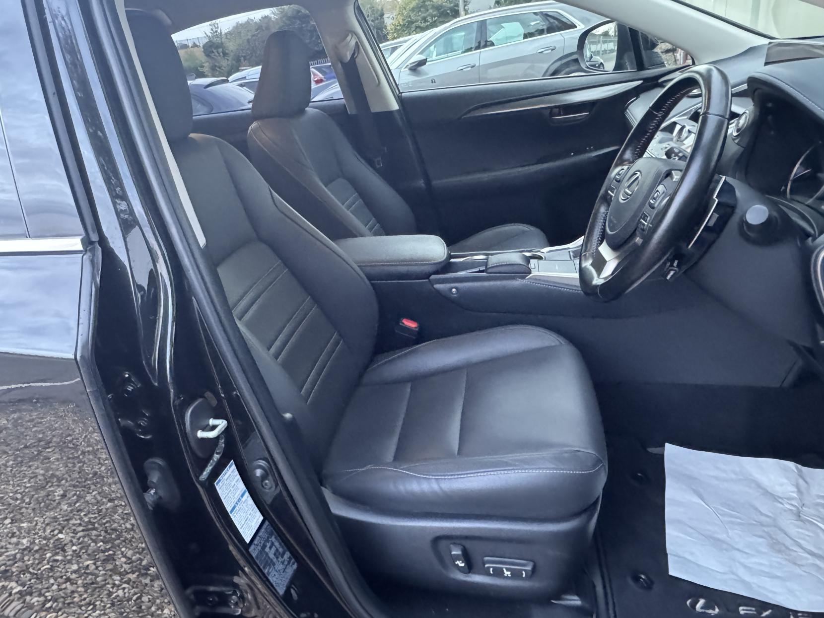 Lexus NX 2.5 300h GPF SUV 5dr Petrol Hybrid E-CVT 4WD Euro 6 (s/s) (197 ps)