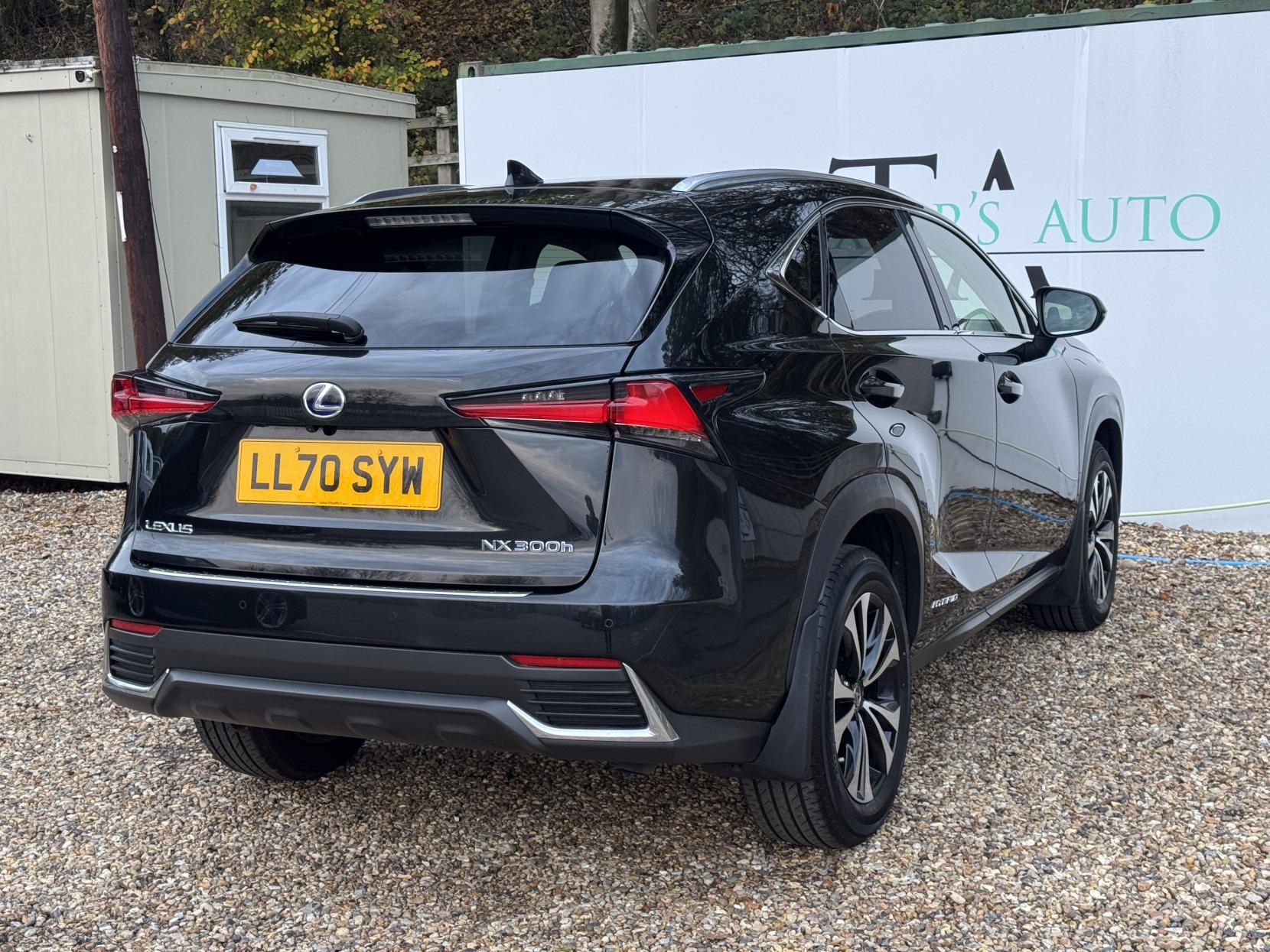 Lexus NX 2.5 300h GPF SUV 5dr Petrol Hybrid E-CVT 4WD Euro 6 (s/s) (197 ps)