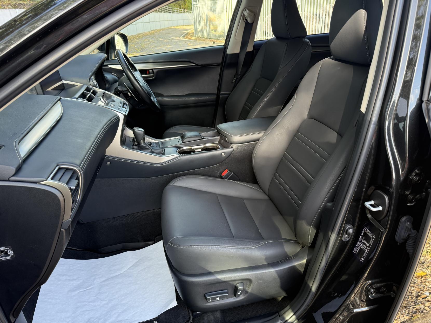 Lexus NX 2.5 300h GPF SUV 5dr Petrol Hybrid E-CVT 4WD Euro 6 (s/s) (197 ps)