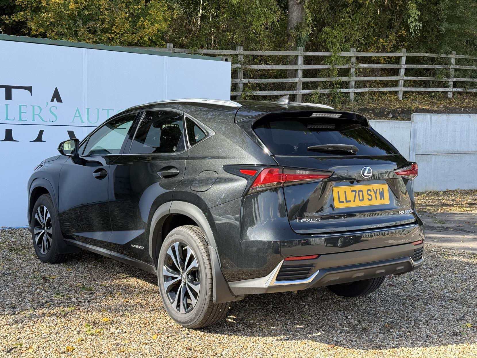 Lexus NX 2.5 300h GPF SUV 5dr Petrol Hybrid E-CVT 4WD Euro 6 (s/s) (197 ps)
