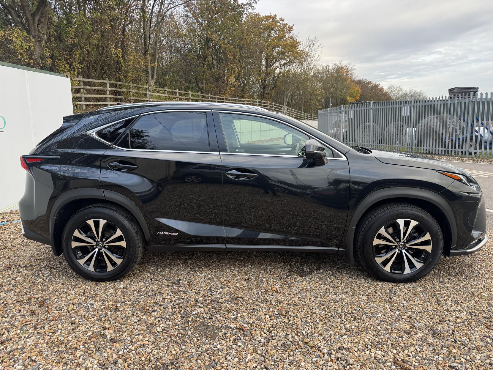 Lexus NX 2.5 300h GPF SUV 5dr Petrol Hybrid E-CVT 4WD Euro 6 (s/s) (197 ps)