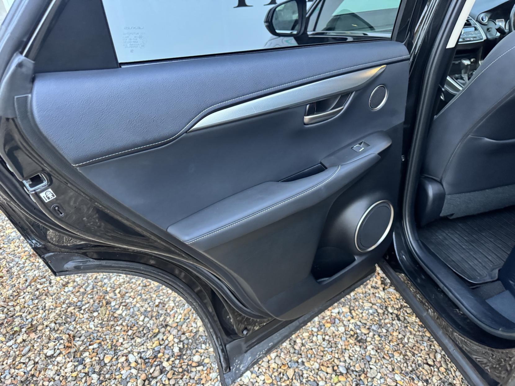 Lexus NX 2.5 300h GPF SUV 5dr Petrol Hybrid E-CVT 4WD Euro 6 (s/s) (197 ps)