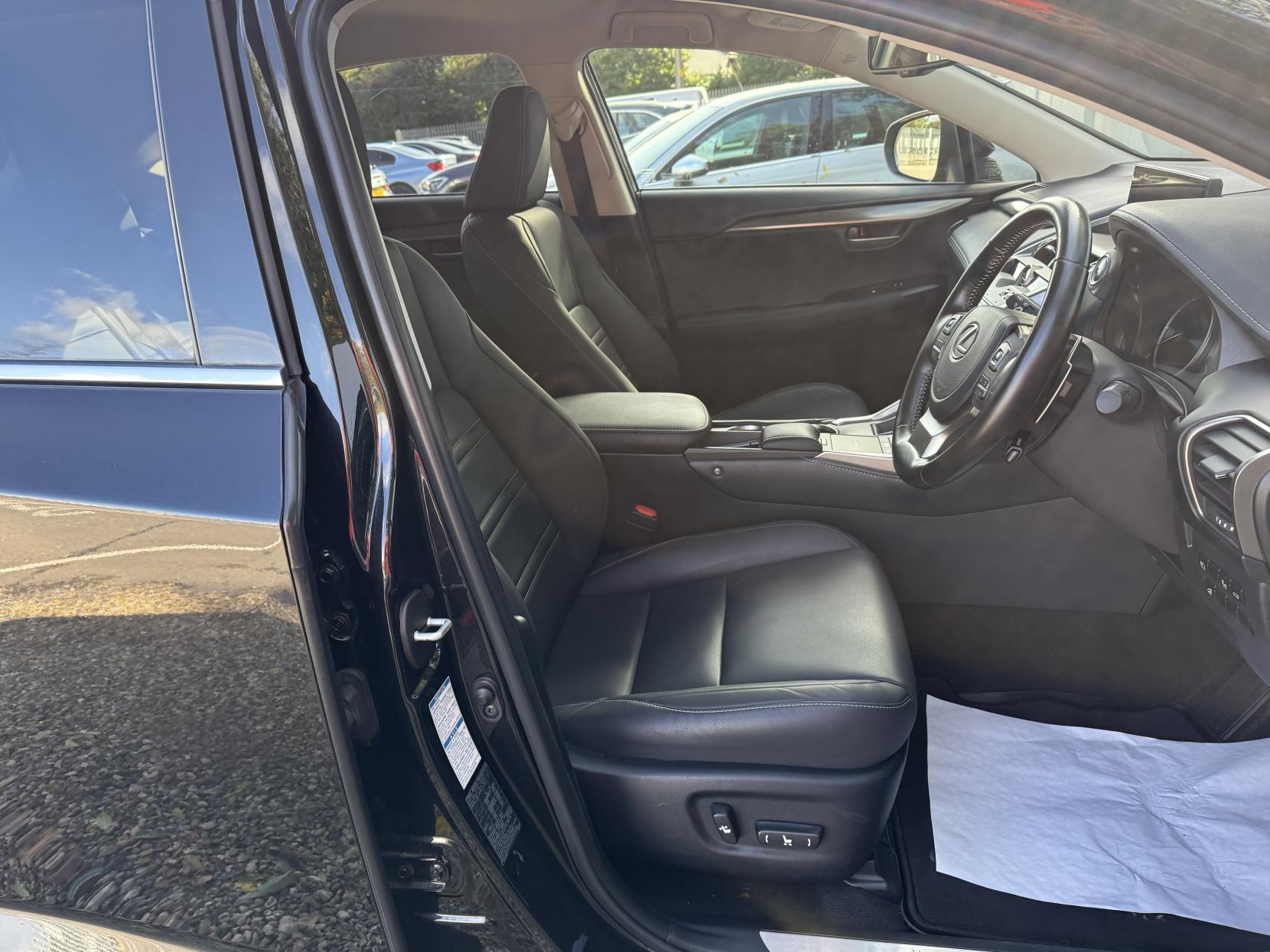 Lexus NX 2.5 300h GPF SUV 5dr Petrol Hybrid E-CVT 4WD Euro 6 (s/s) (197 ps)