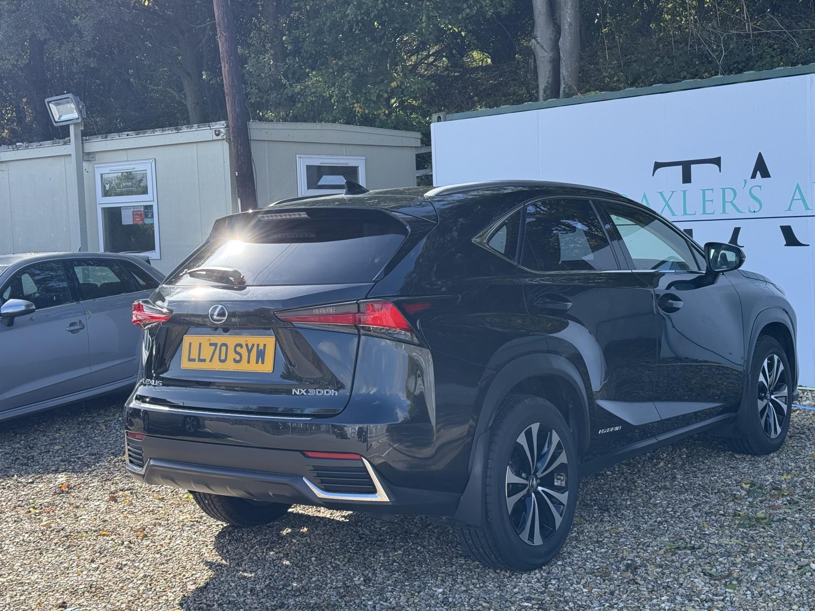 Lexus NX 2.5 300h GPF SUV 5dr Petrol Hybrid E-CVT 4WD Euro 6 (s/s) (197 ps)