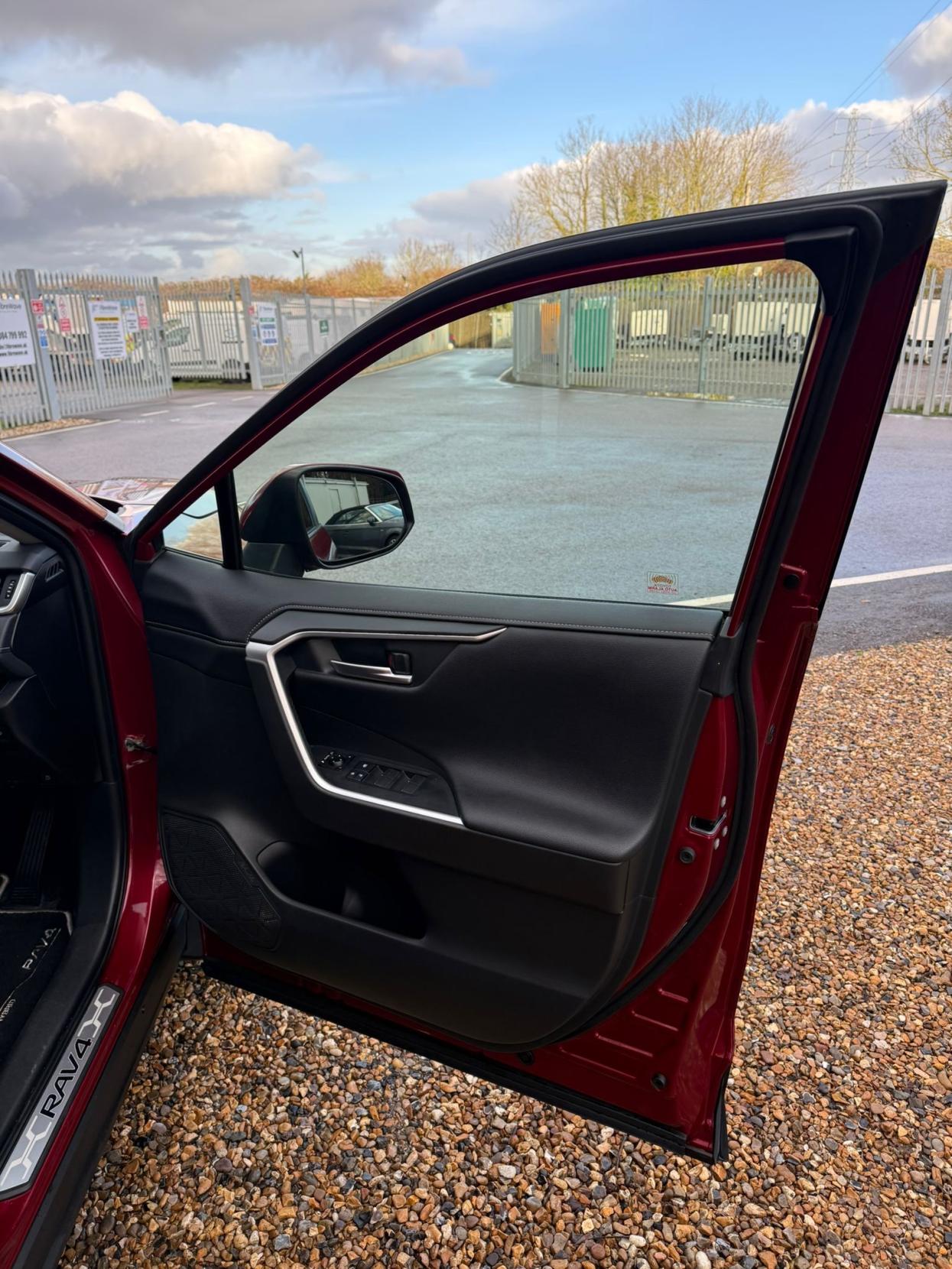 Toyota RAV4 2.5 VVT-h Design SUV 5dr Petrol Hybrid CVT 4WD Euro 6 (s/s) (222 ps)