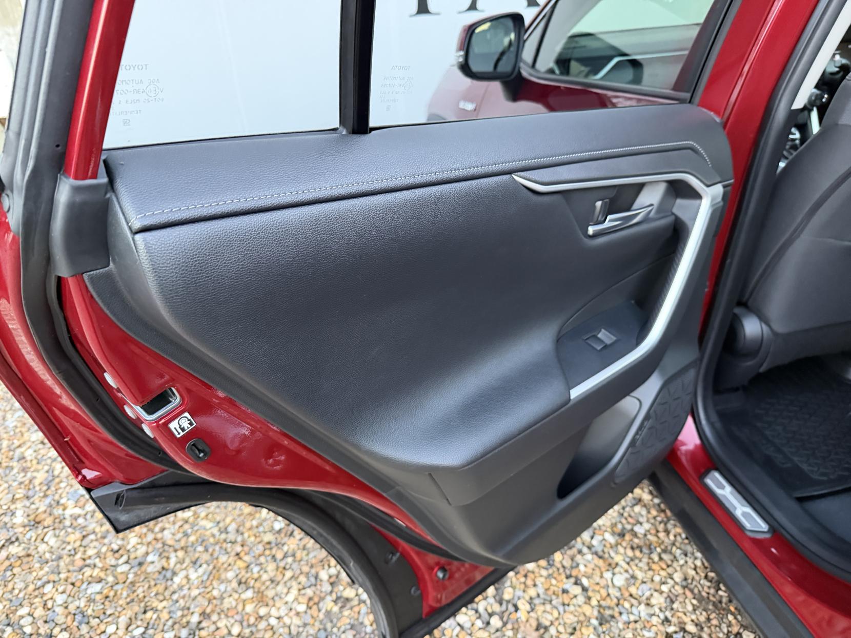 Toyota RAV4 2.5 VVT-h Design SUV 5dr Petrol Hybrid CVT 4WD Euro 6 (s/s) (222 ps)