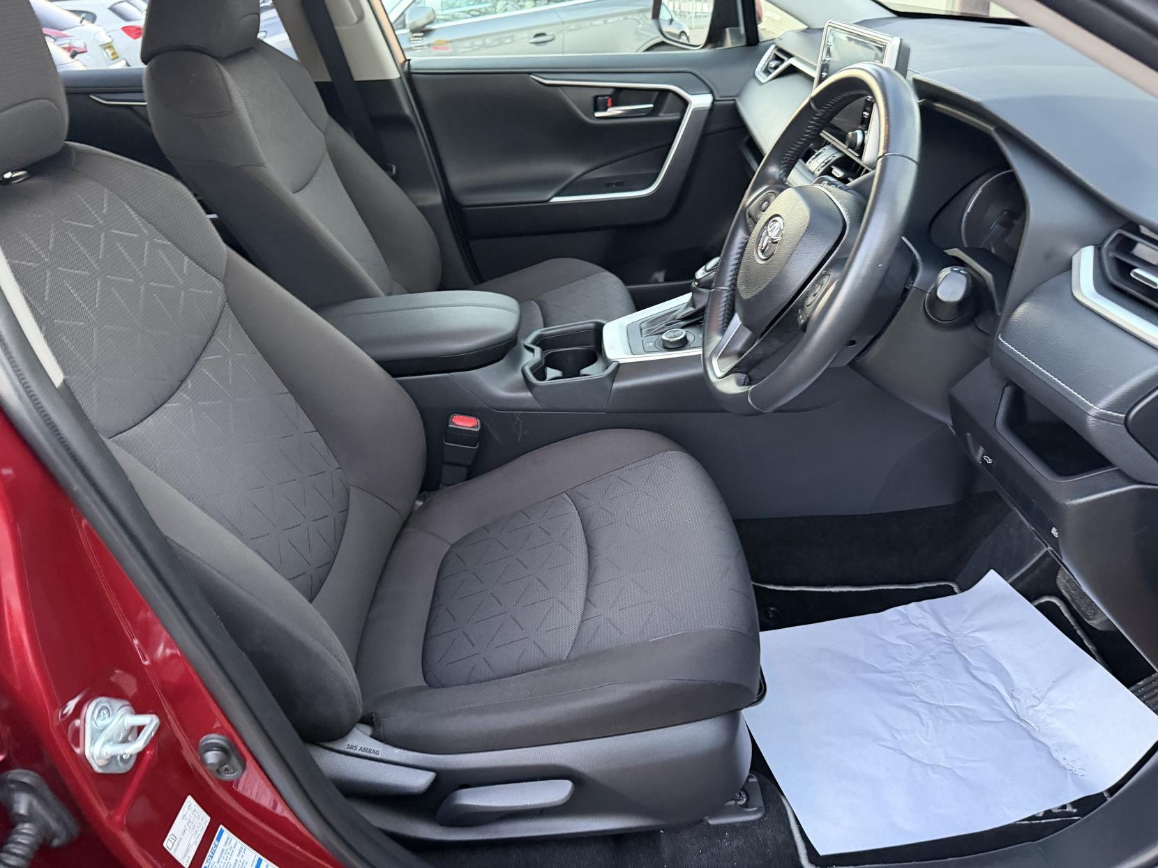 Toyota RAV4 2.5 VVT-h Design SUV 5dr Petrol Hybrid CVT 4WD Euro 6 (s/s) (222 ps)